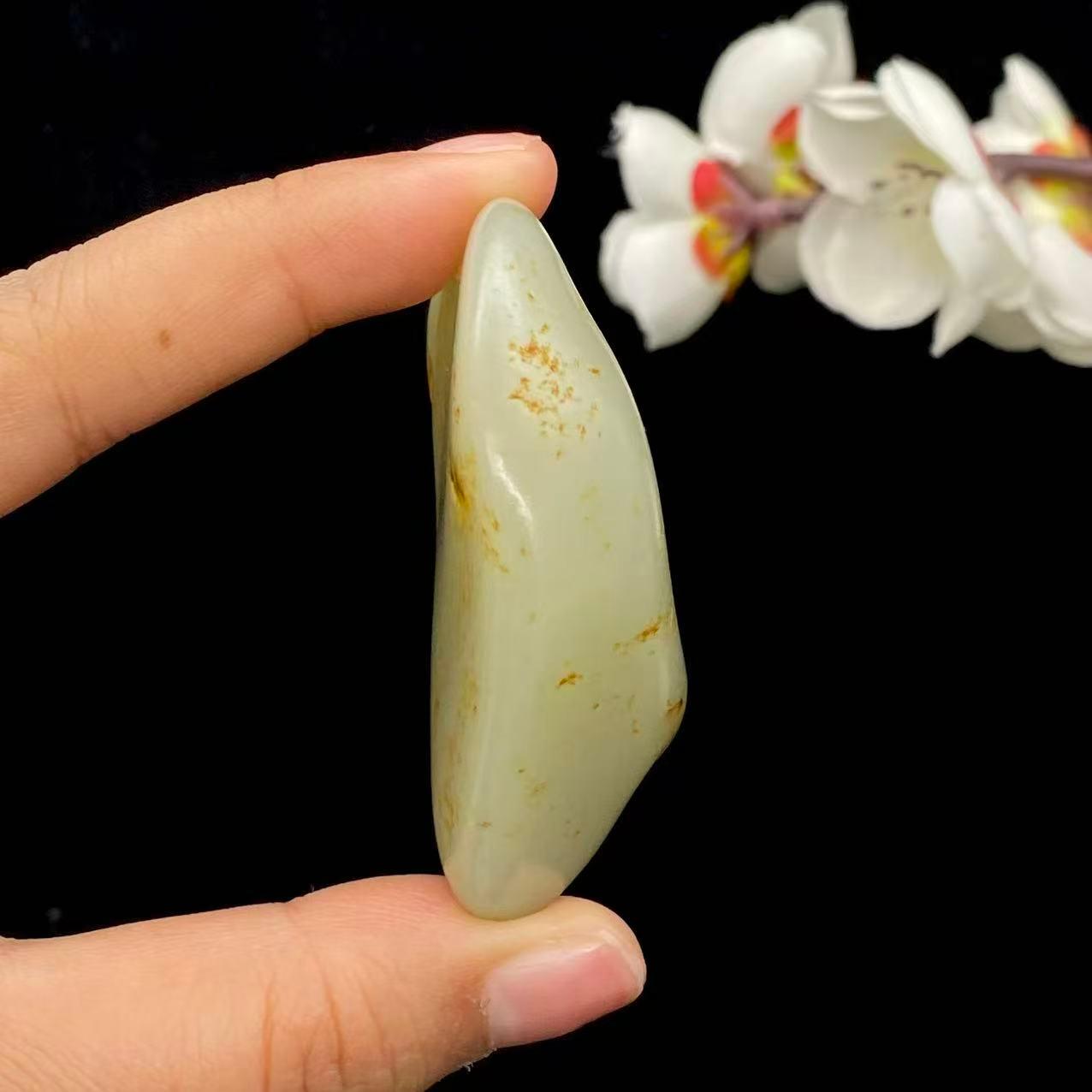 和田玉洒金皮籽料手把件（67.7g）