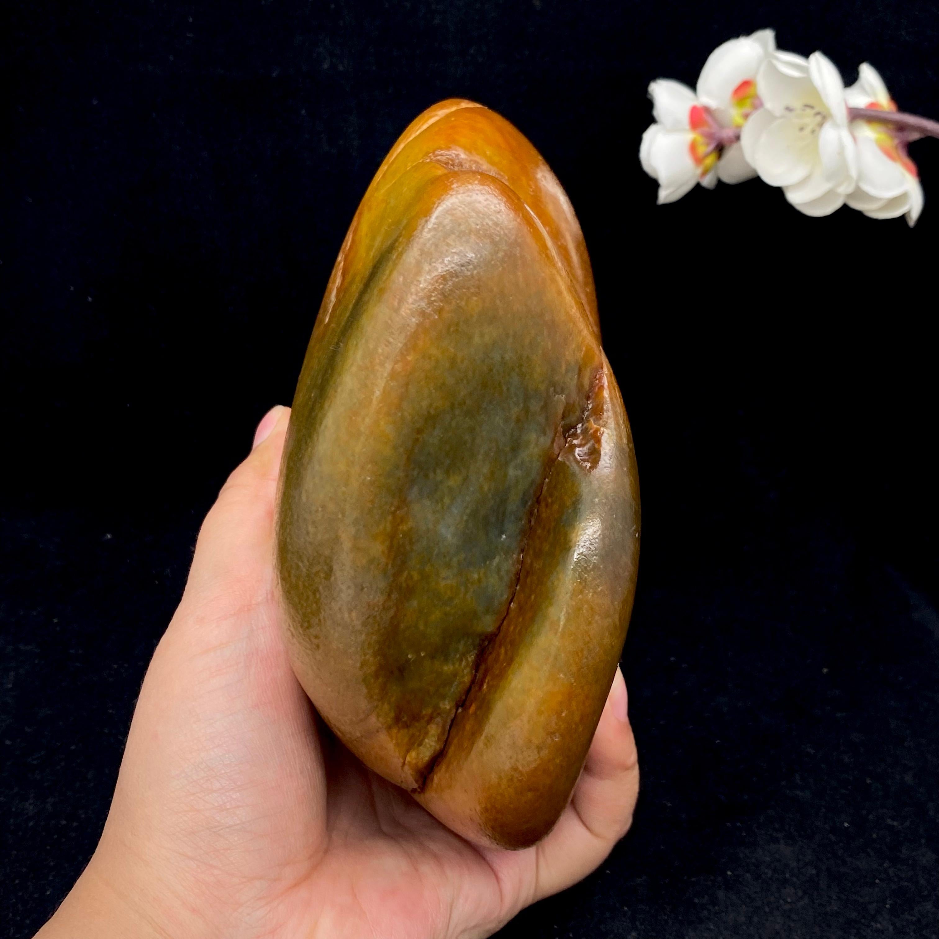 和田玉黄沁皮青花籽料（2710g）