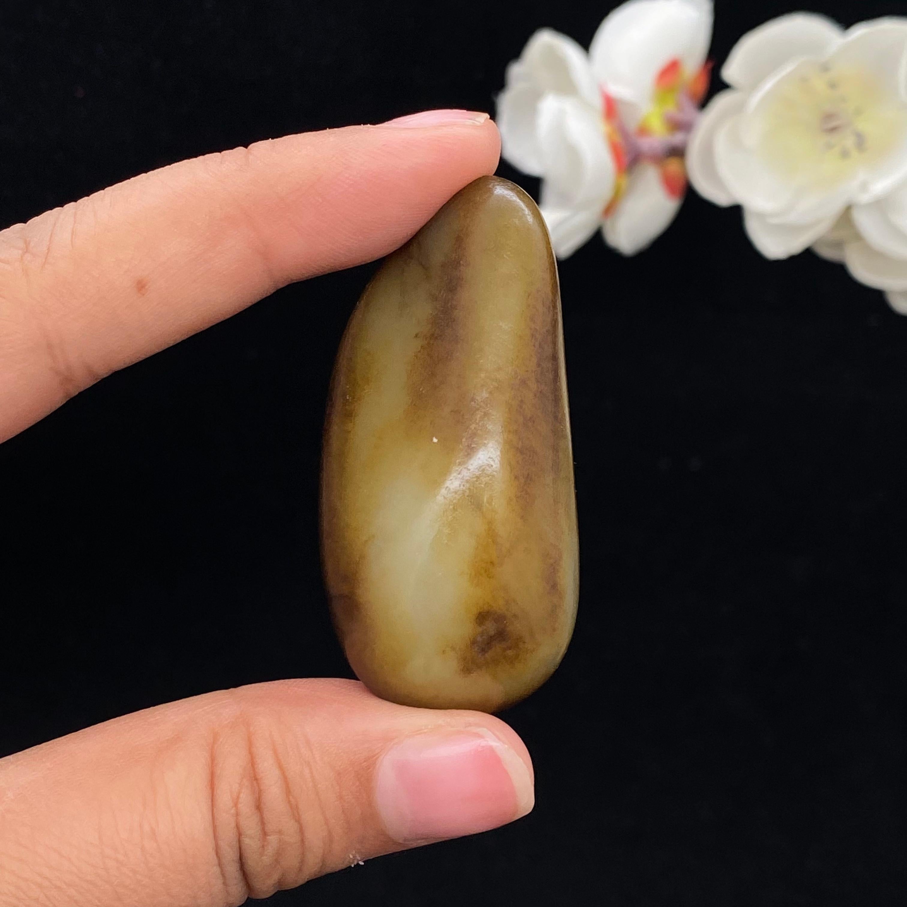 和田玉秋梨黄皮籽料挂件（34.9g）