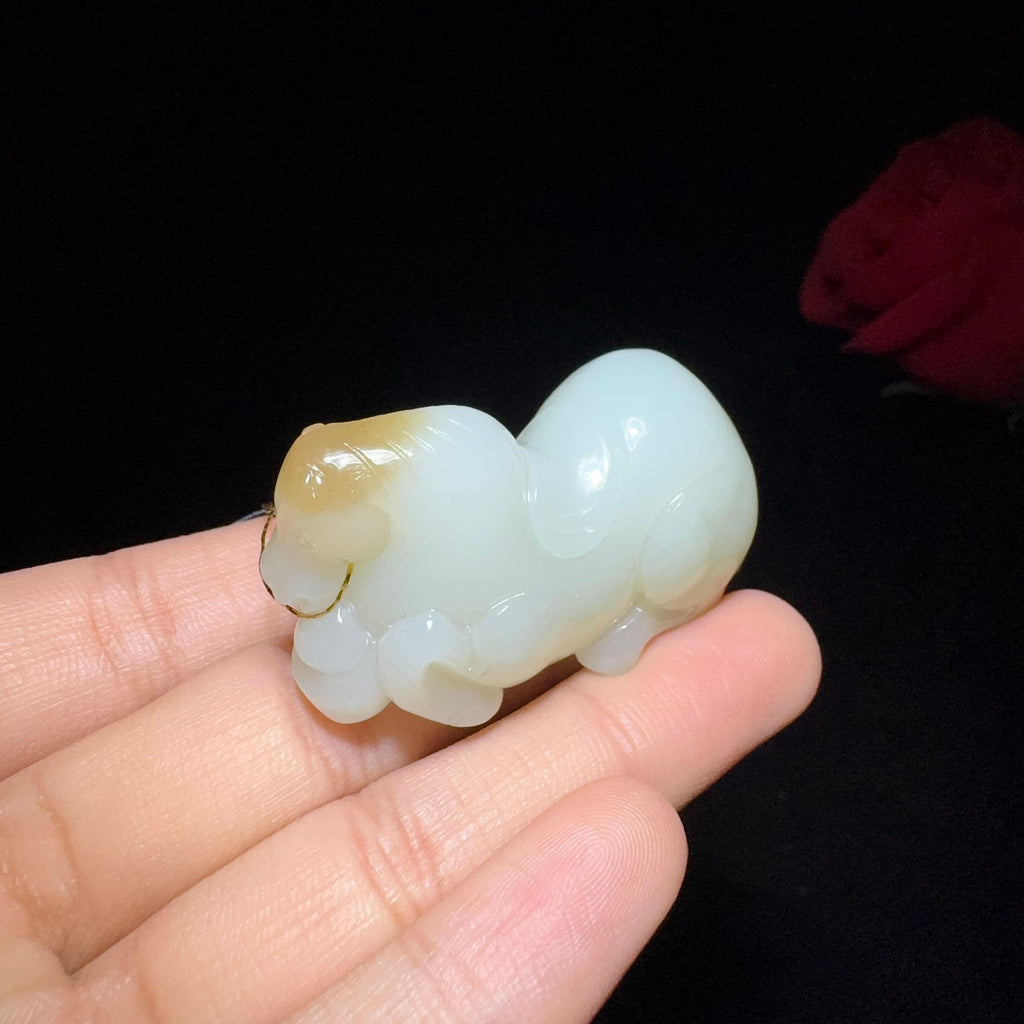 和田玉糖白小手把件马到成功（41.4g）