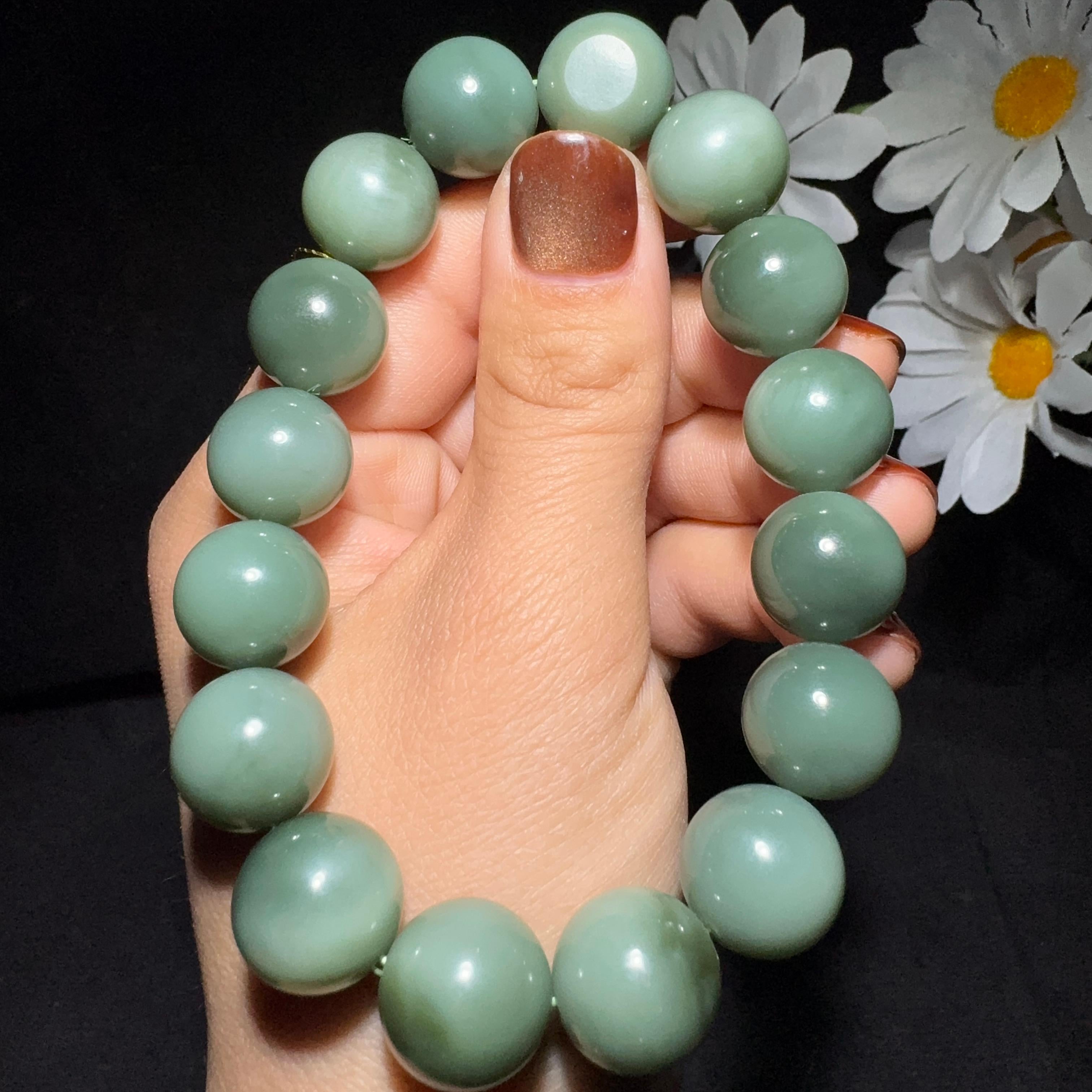 特色和田玉籽料沙枣青圆珠手串（69.1g）