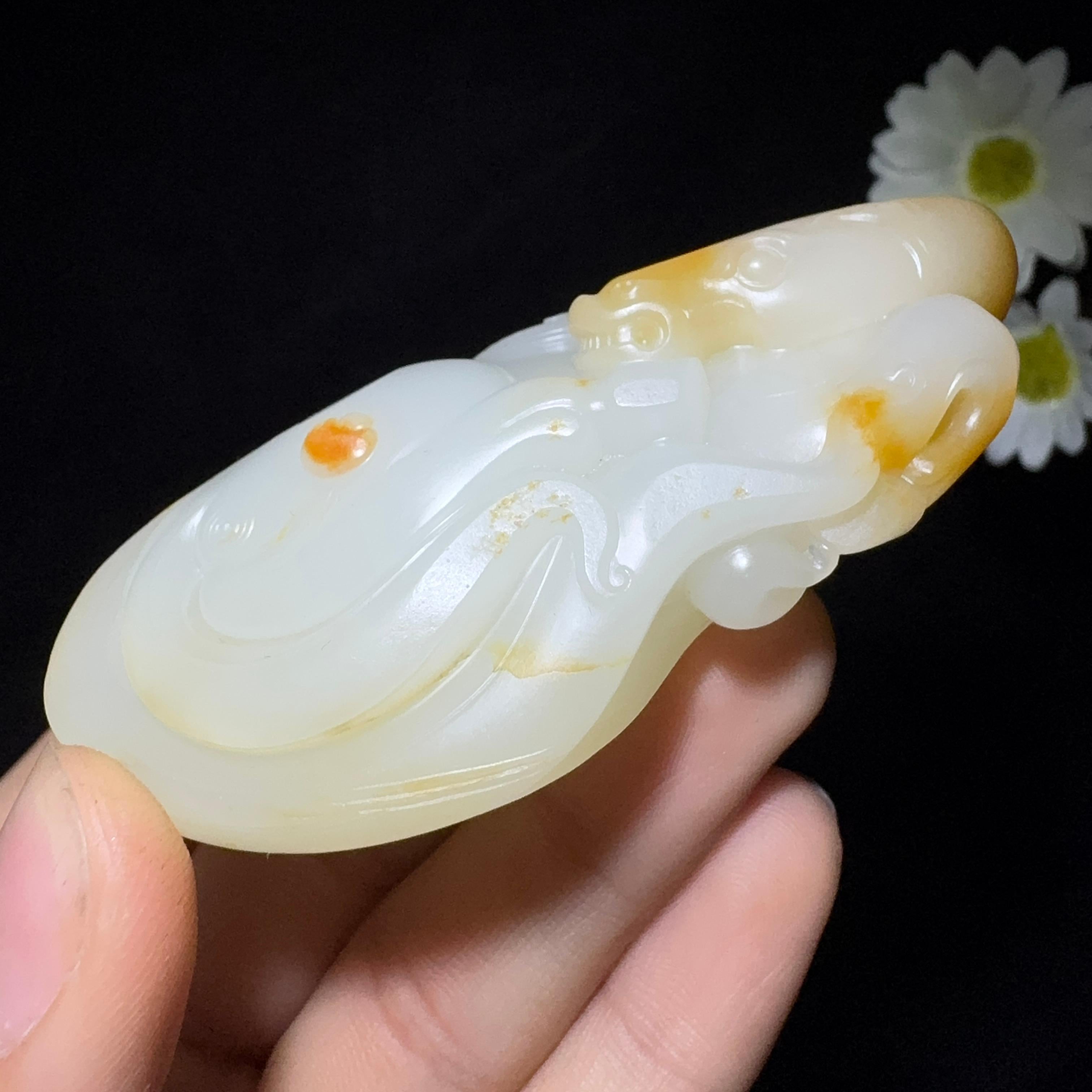 和田玉籽料羊脂白玉手把件马上发财（98.1g）