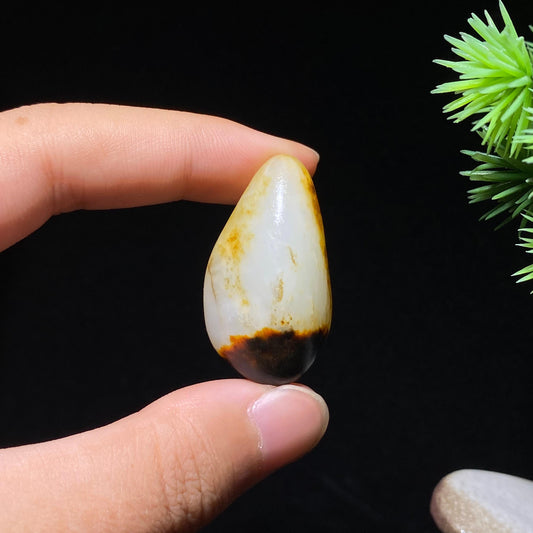 和田玉白玉红皮籽料原石（10.8g）