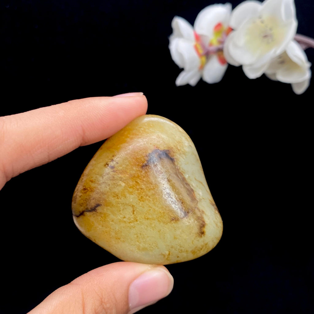 和田玉黄皮籽料大挂件（52.2g）