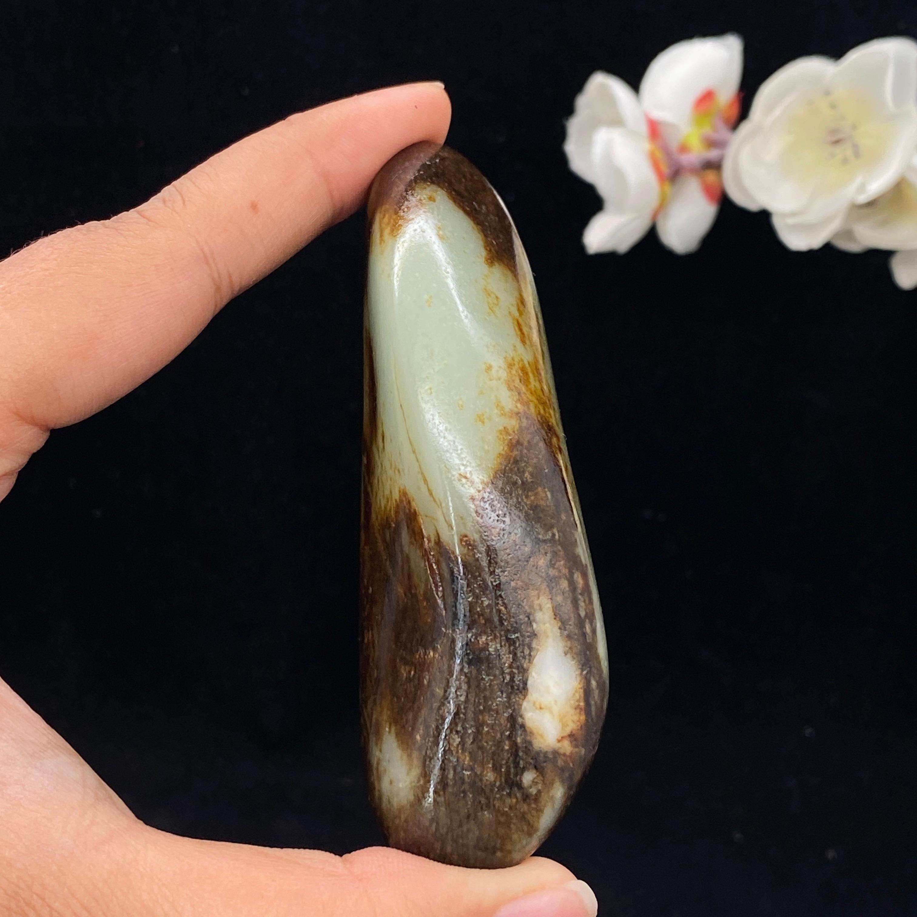 和田玉秋梨皮籽料手把件（117.3g）
