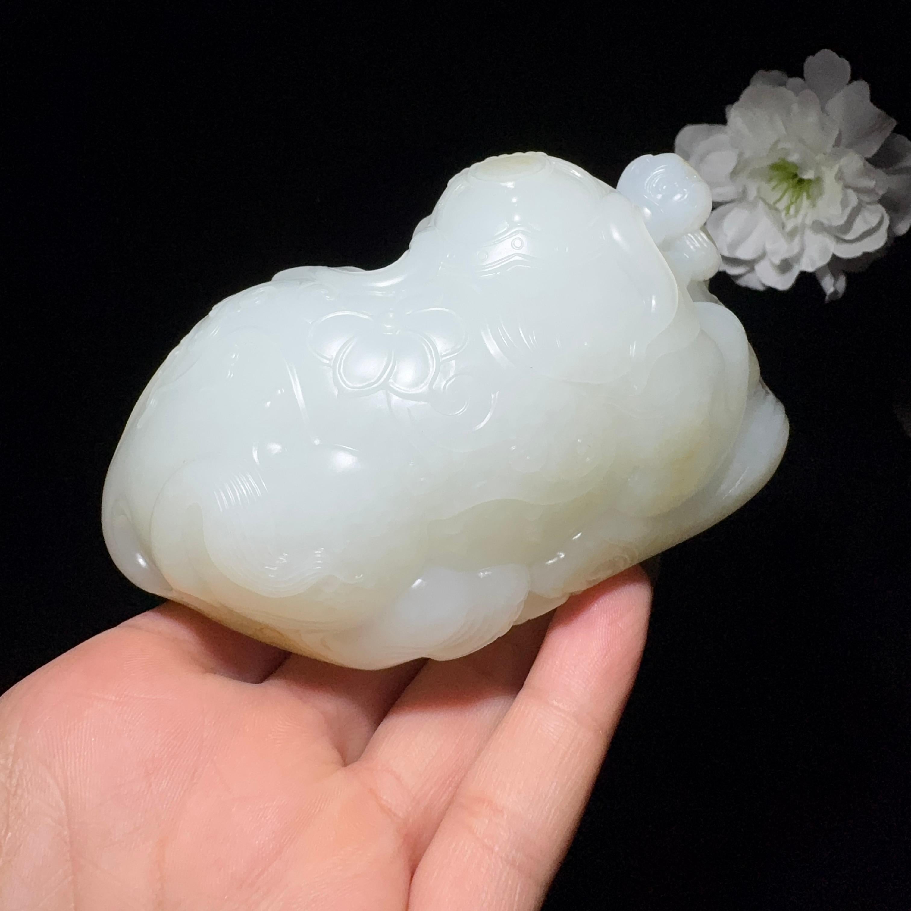 和田玉籽料手把件太平有象（528.0g）