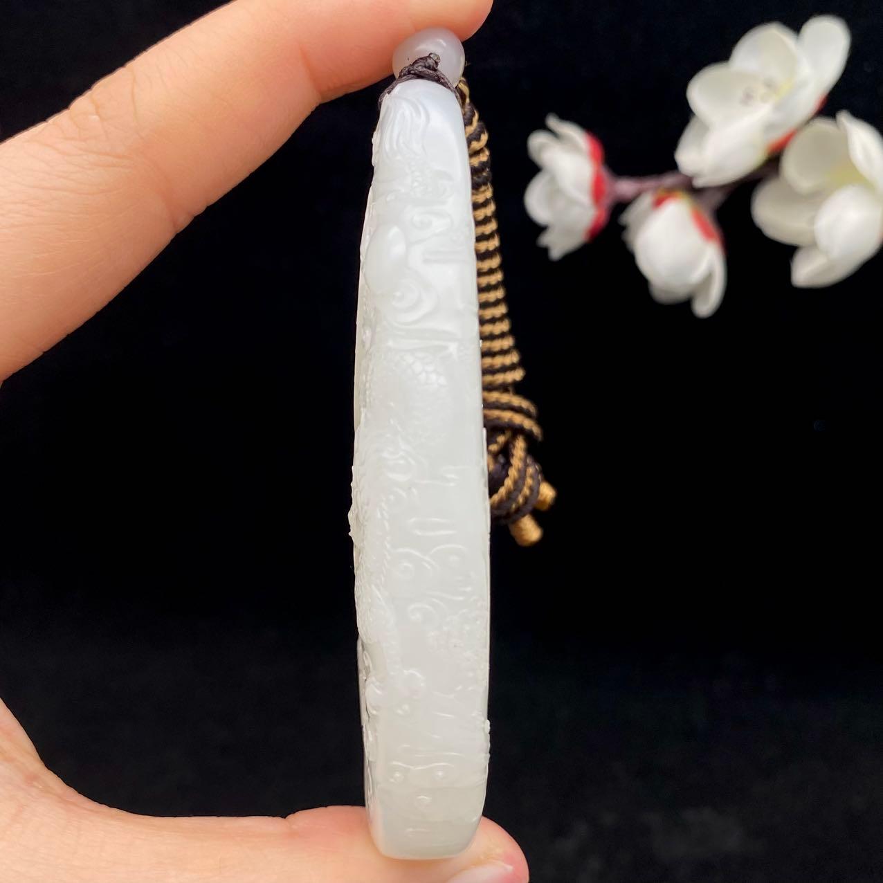 和田玉白玉籽料【龙牌】（82.5g） – 厚德载玉