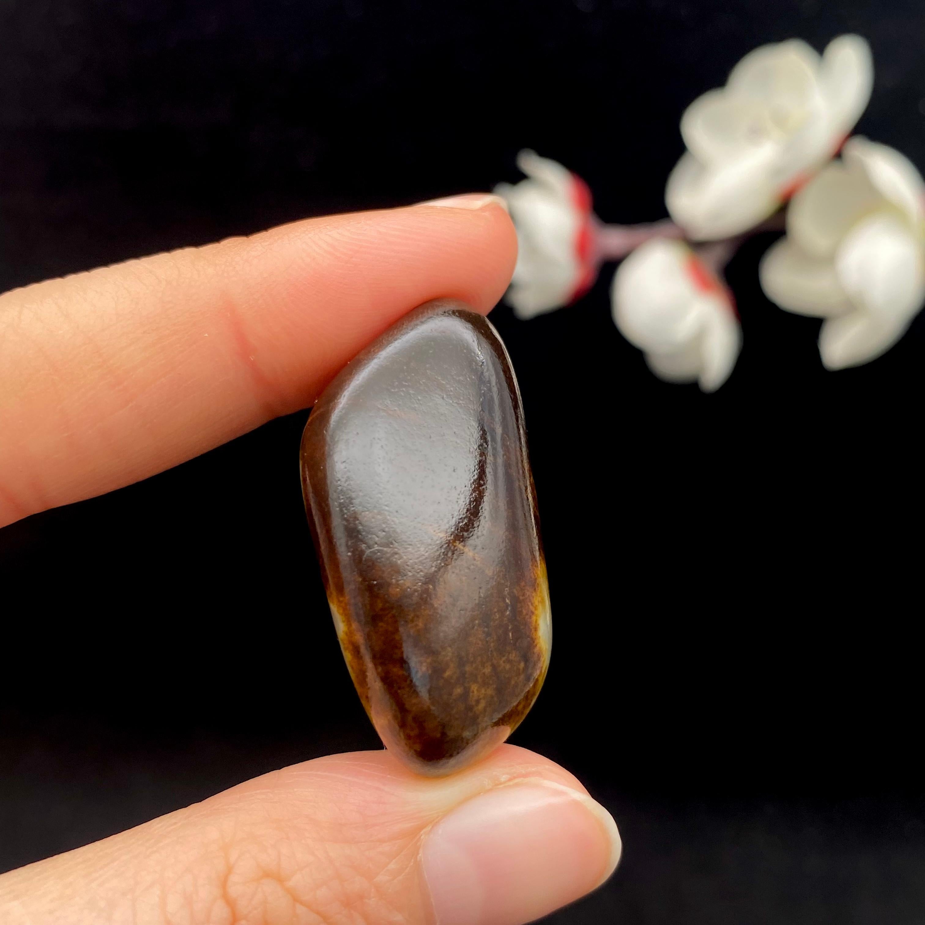 和田玉秋梨黑皮籽料（16.5g）