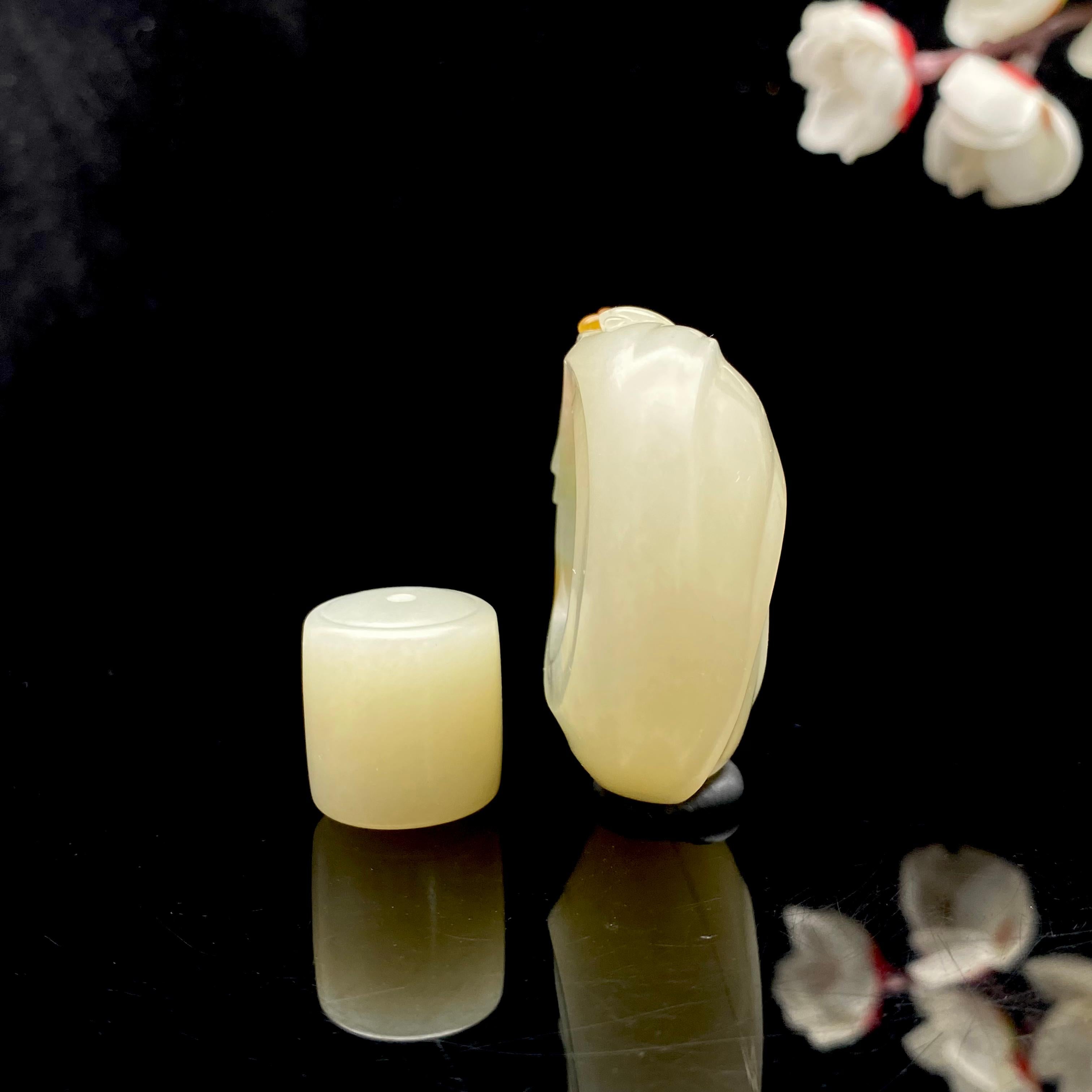 和田玉白玉籽料带翠【连年有余】扳指（72.3g）