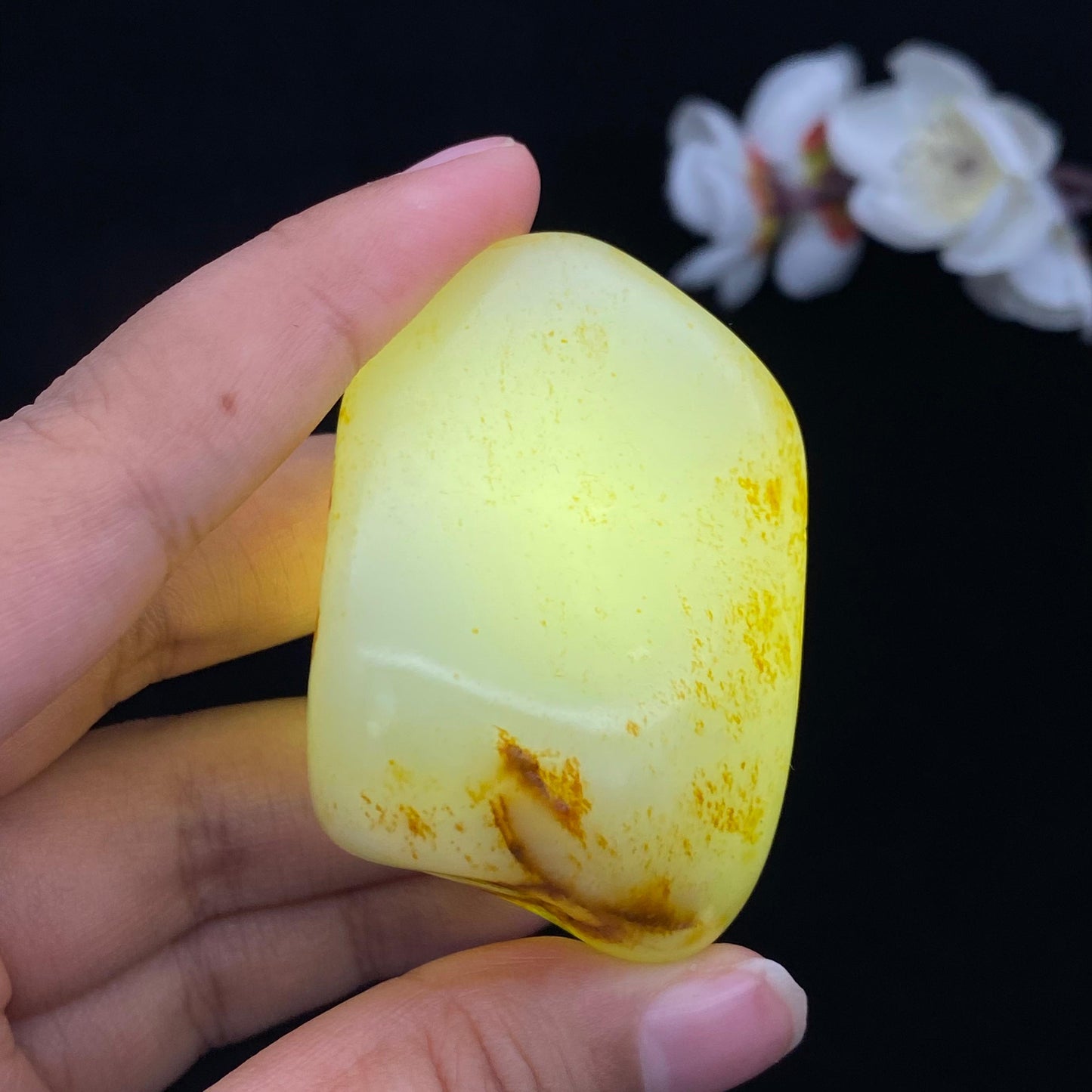 和田玉洒红皮籽料手把件（106.7g）