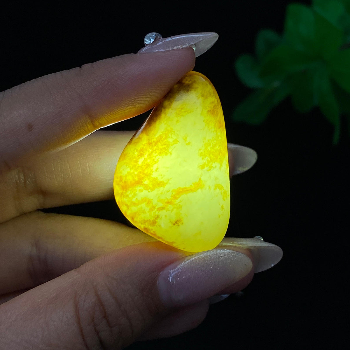 和田玉秋梨黄皮籽料挂件（17.6g）