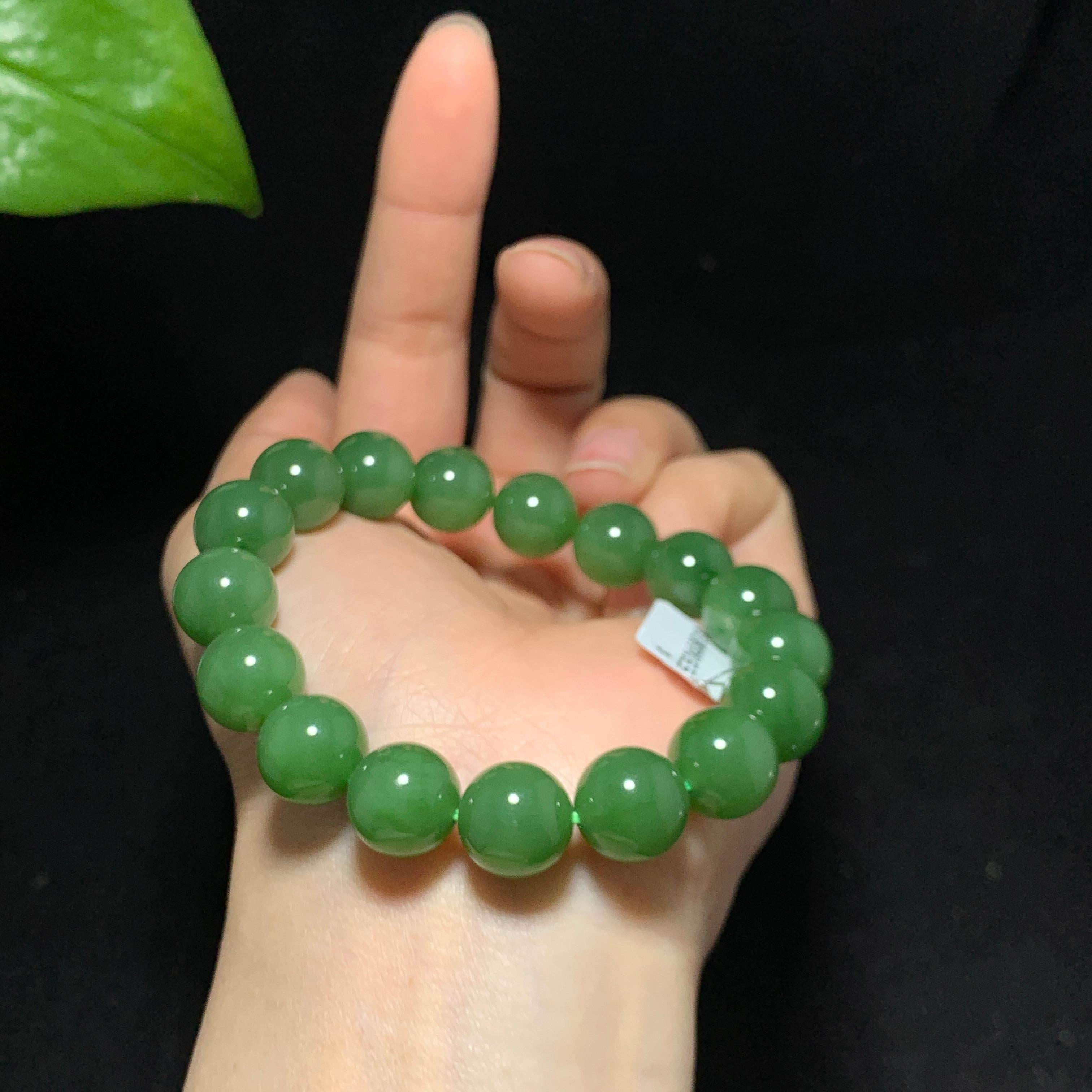 收藏级碧玉粉绿圆珠手串（45.7g）