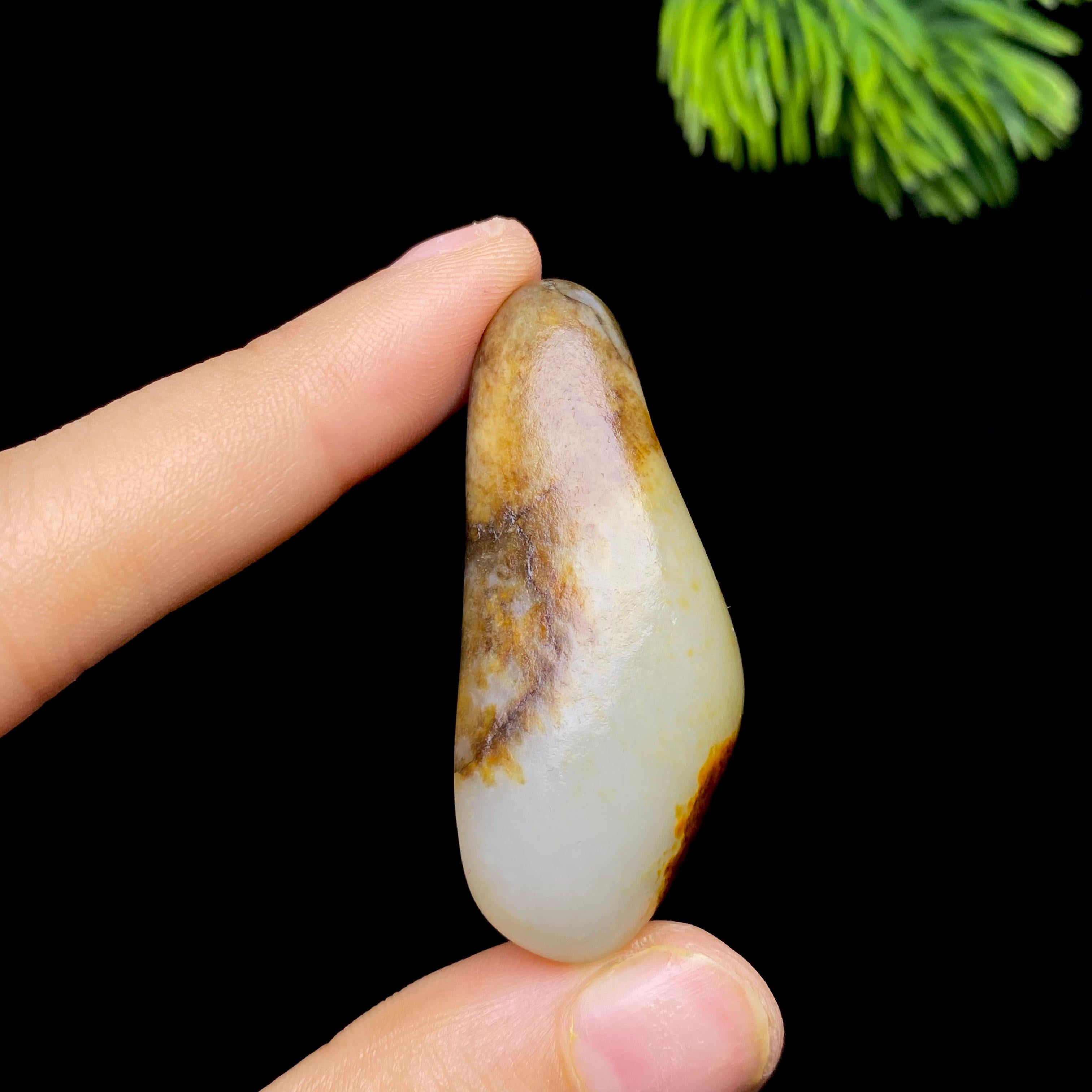 【超值推荐】和田玉秋梨皮籽料（21.2g）