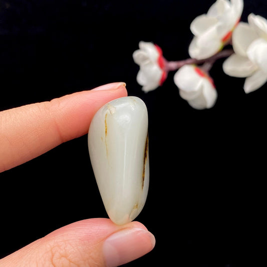 和田玉聚黑皮籽料原石（23.1g）
