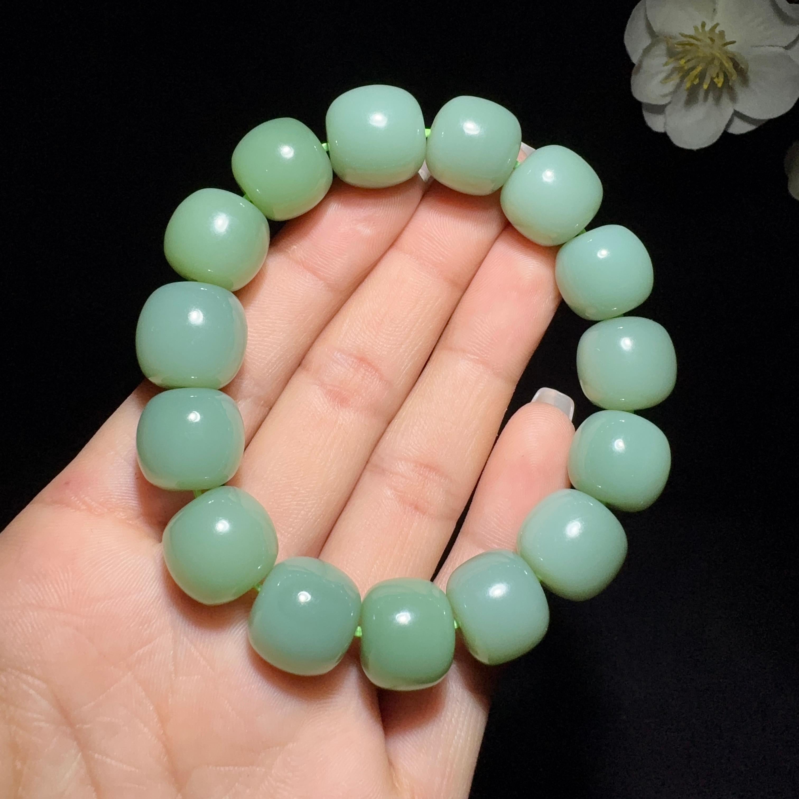 和田玉碧玉粉青老型珠手串（68.6g）