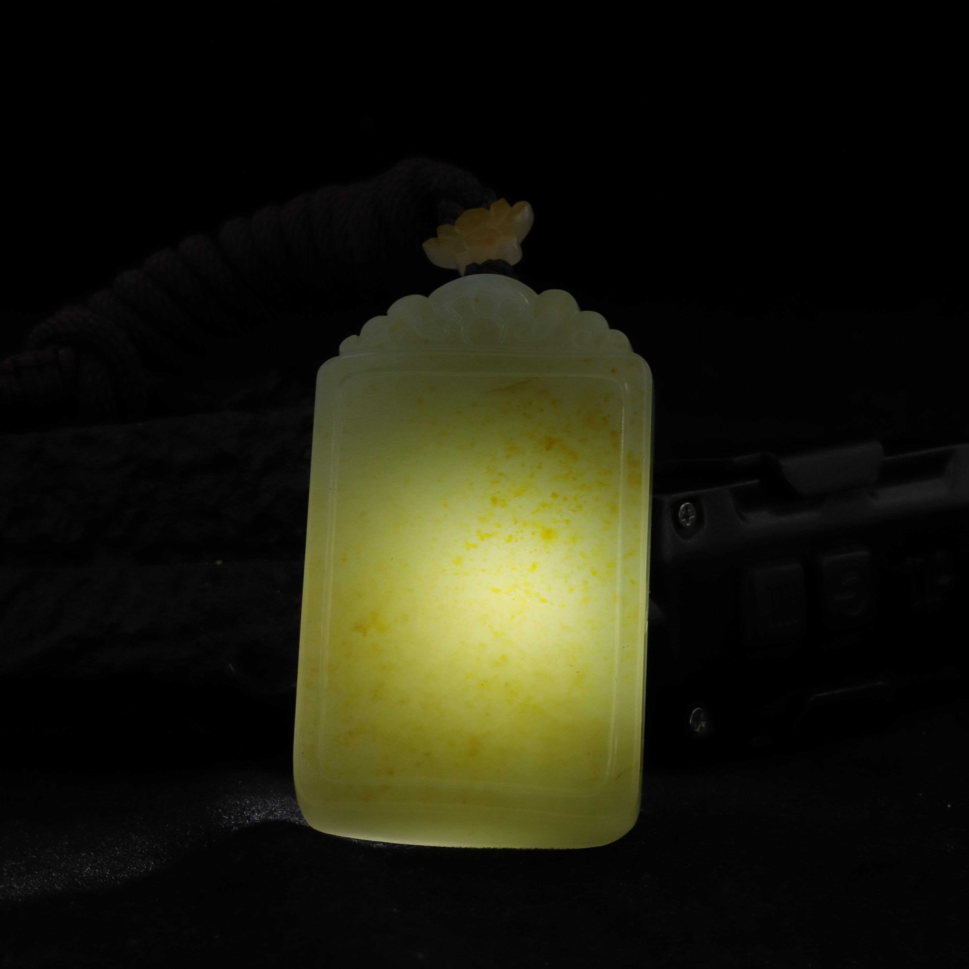 和田玉洒金皮无事牌（50.8g）
