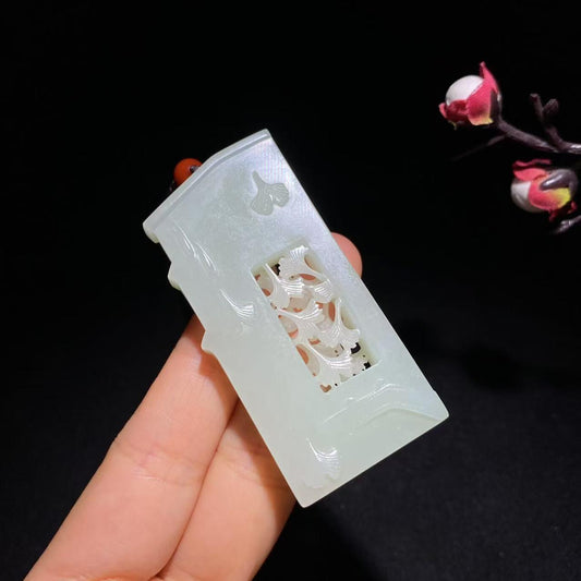 和田玉山流水杏叶牌挂件（40.0g）