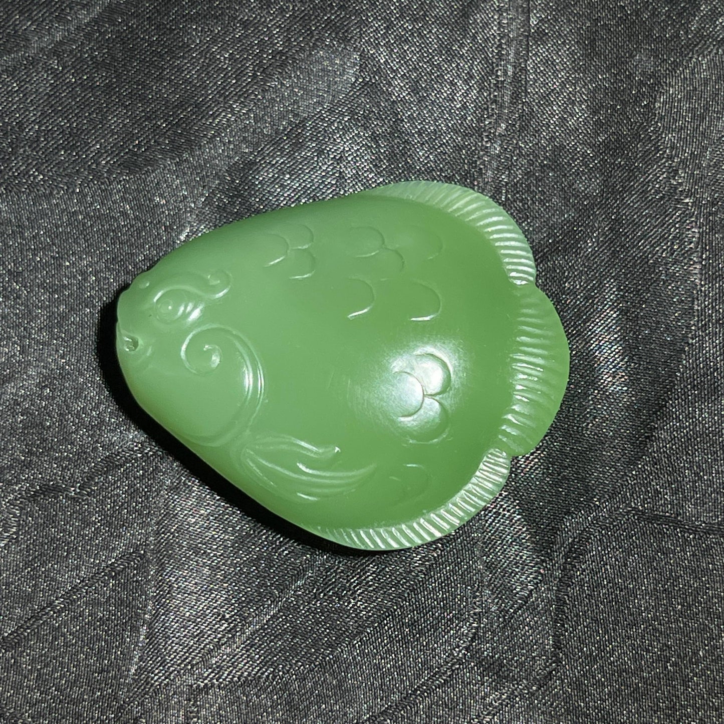 和田玉碧玉粉绿鱼吊坠（12.9g）