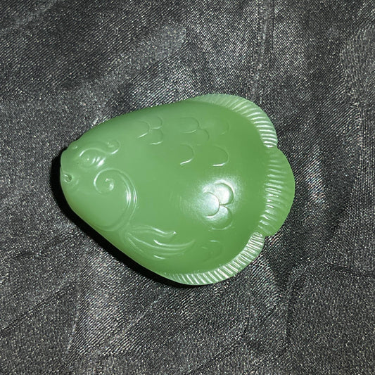 和田玉碧玉粉绿鱼吊坠（12.9g）