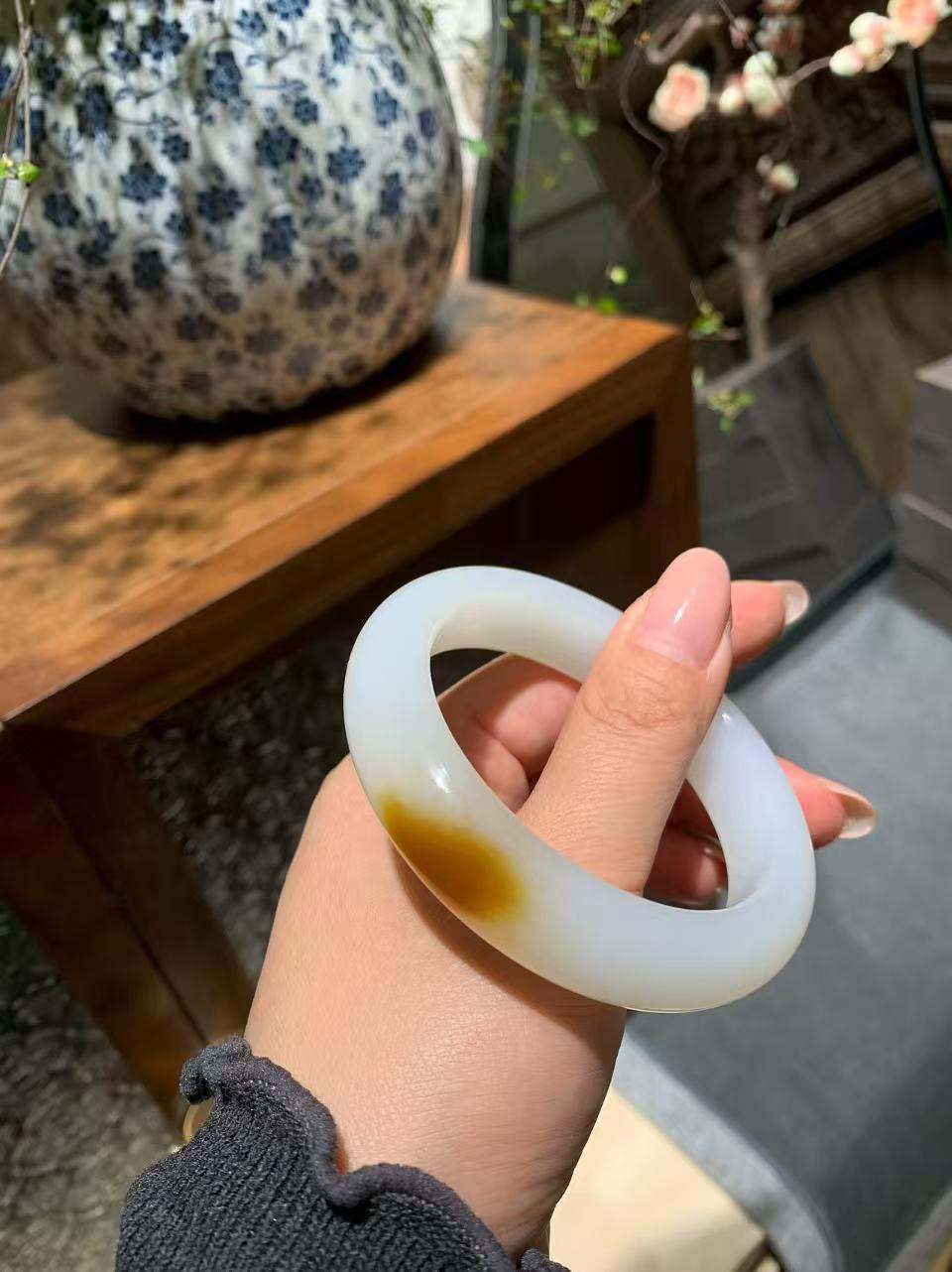 和田玉糖白手镯（65.51g）