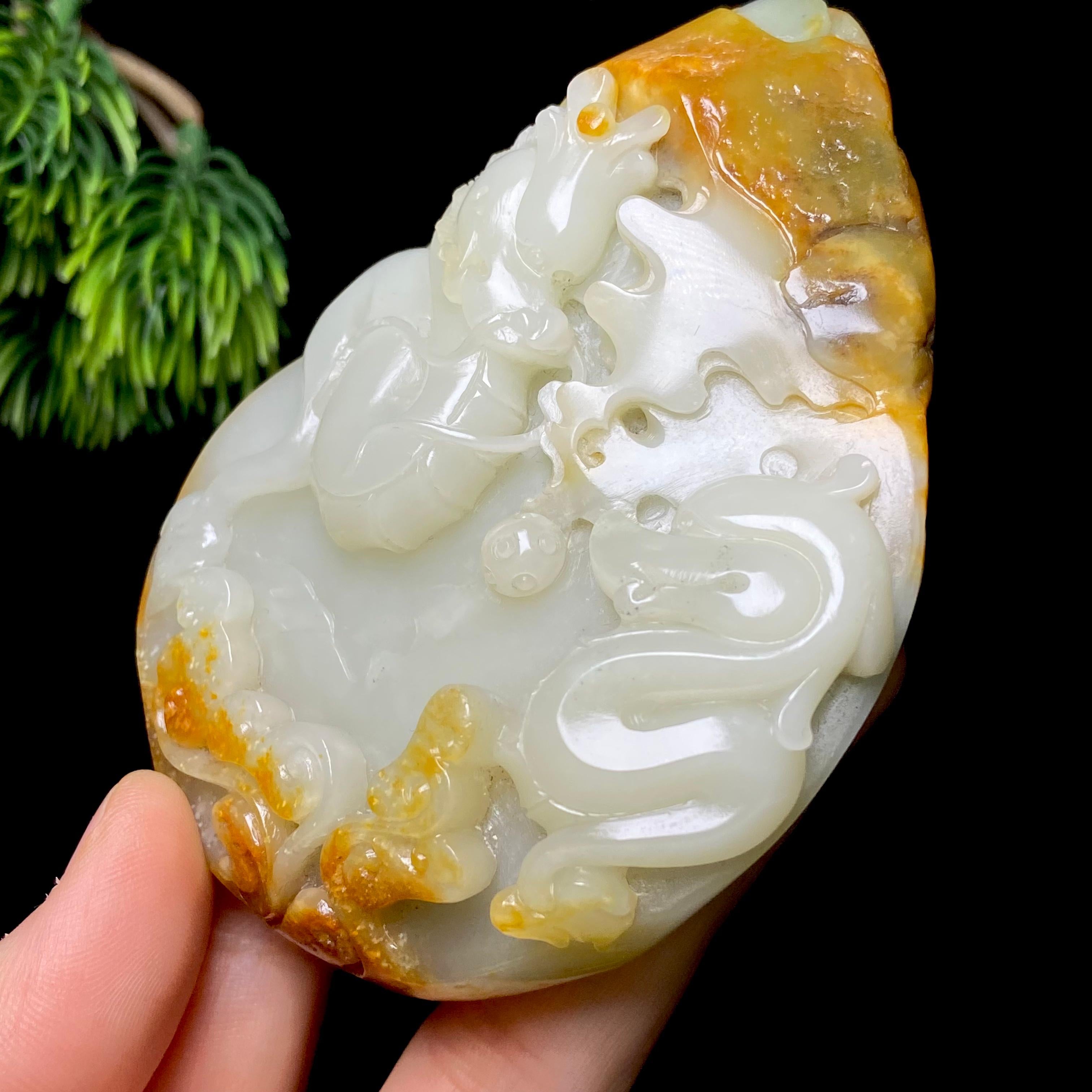 和田玉籽料龙马精神把件（205.6g）