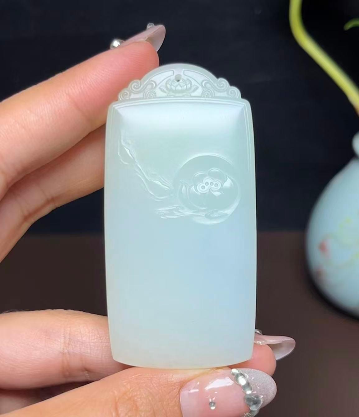 新疆和田玉且末料羊脂玉年年有余平安无事牌（47.8g）