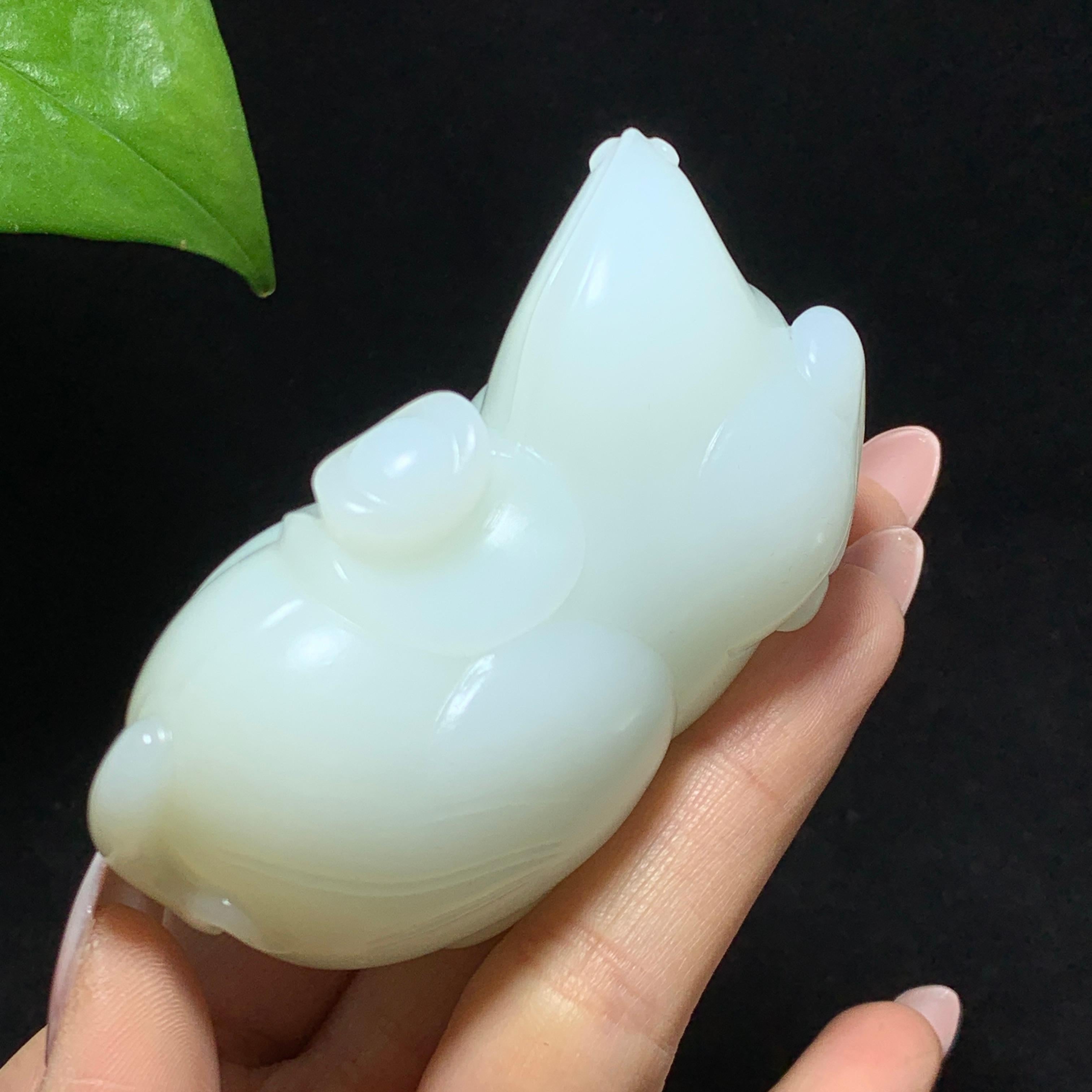 收藏级和田羊脂白玉山流水马上来财手把件（219.7g）