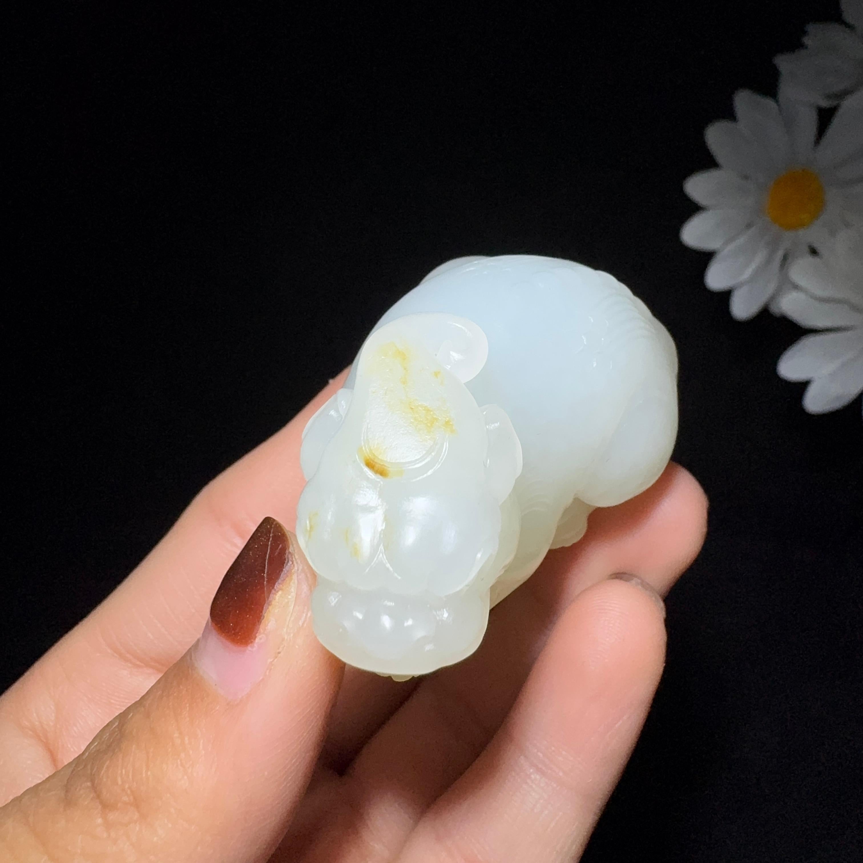 和田玉籽料手把件貔貅（76.2g）