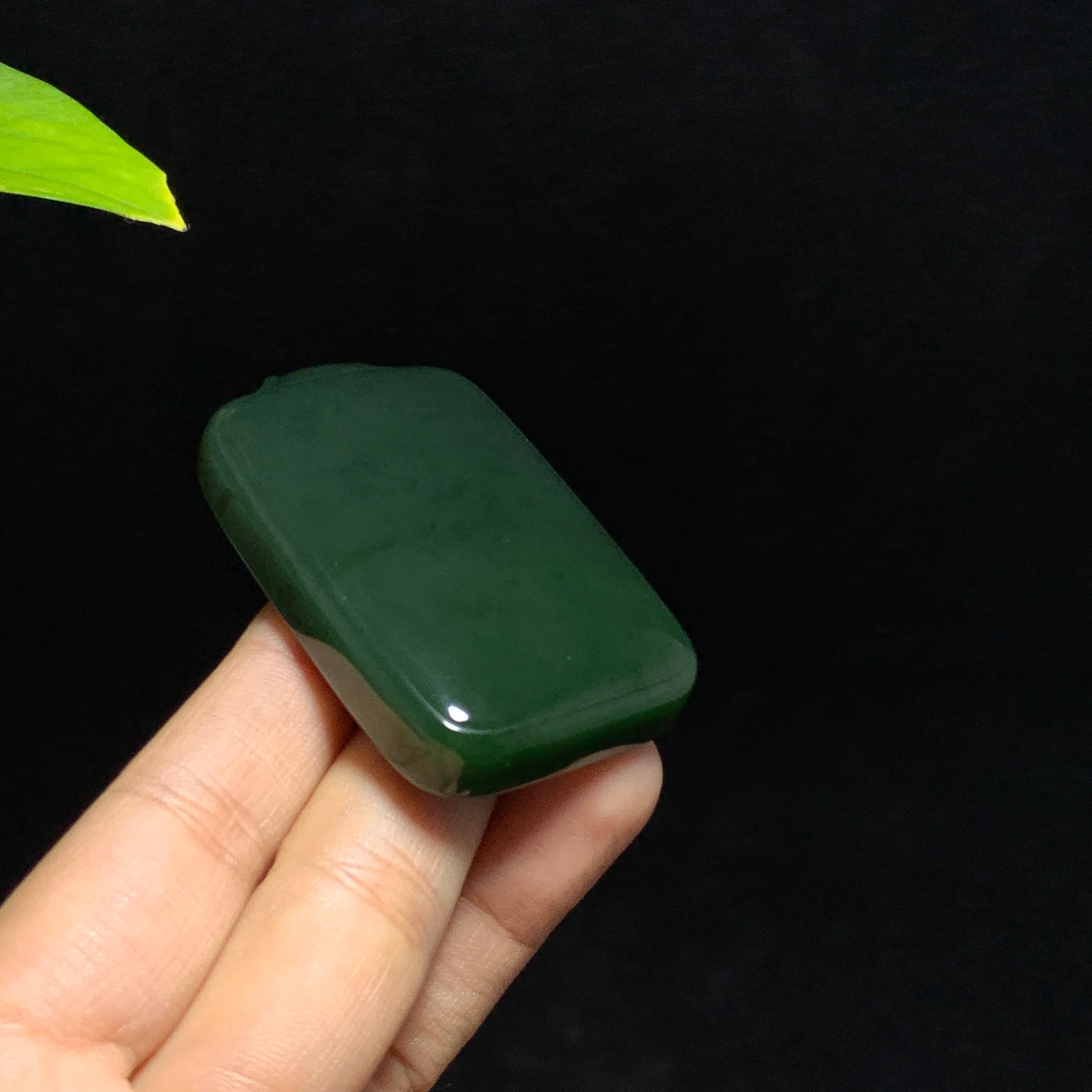 碧玉菠菜绿无事牌（65.8g）