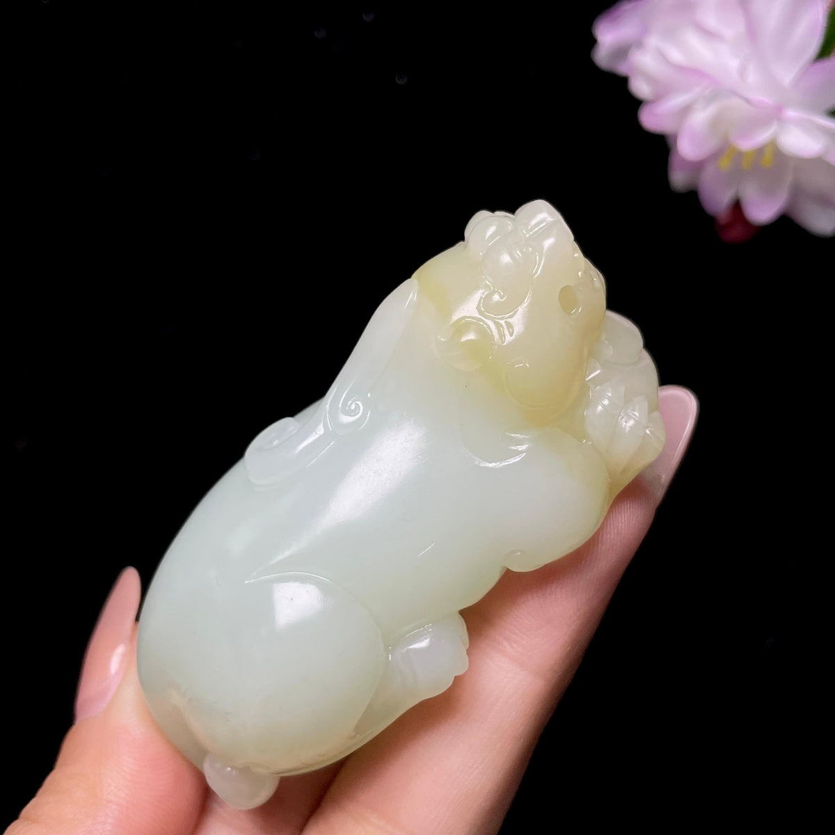 和田玉糖白貔貅手把件（93.9g）