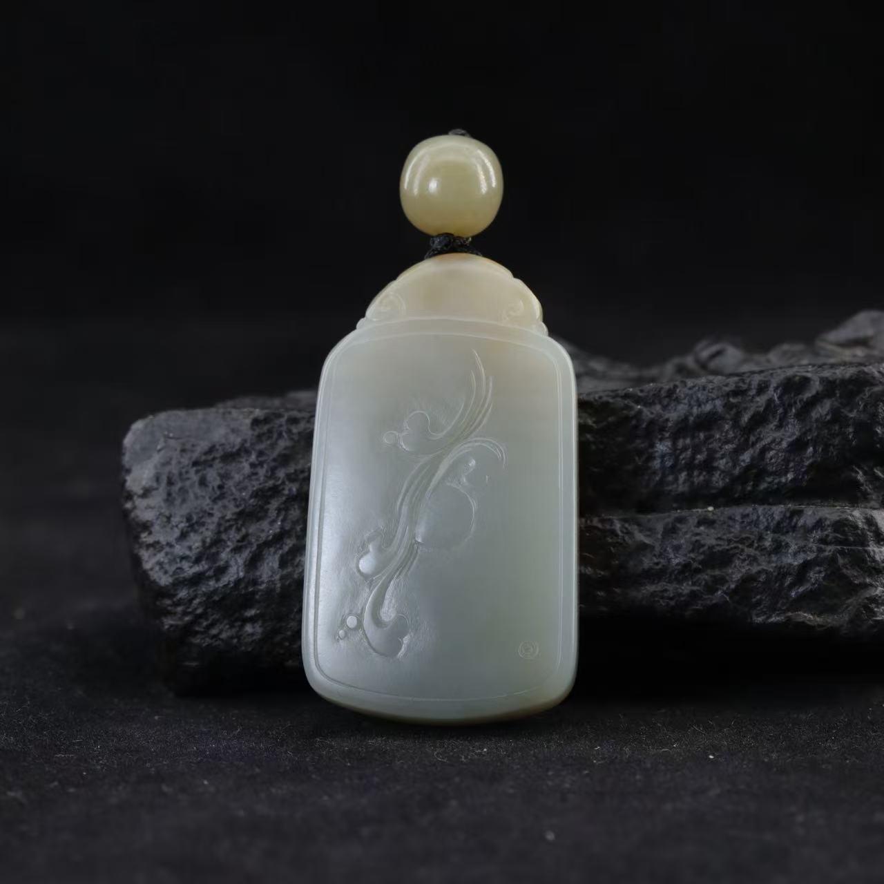 和田玉洒金皮无事牌（34.9g）