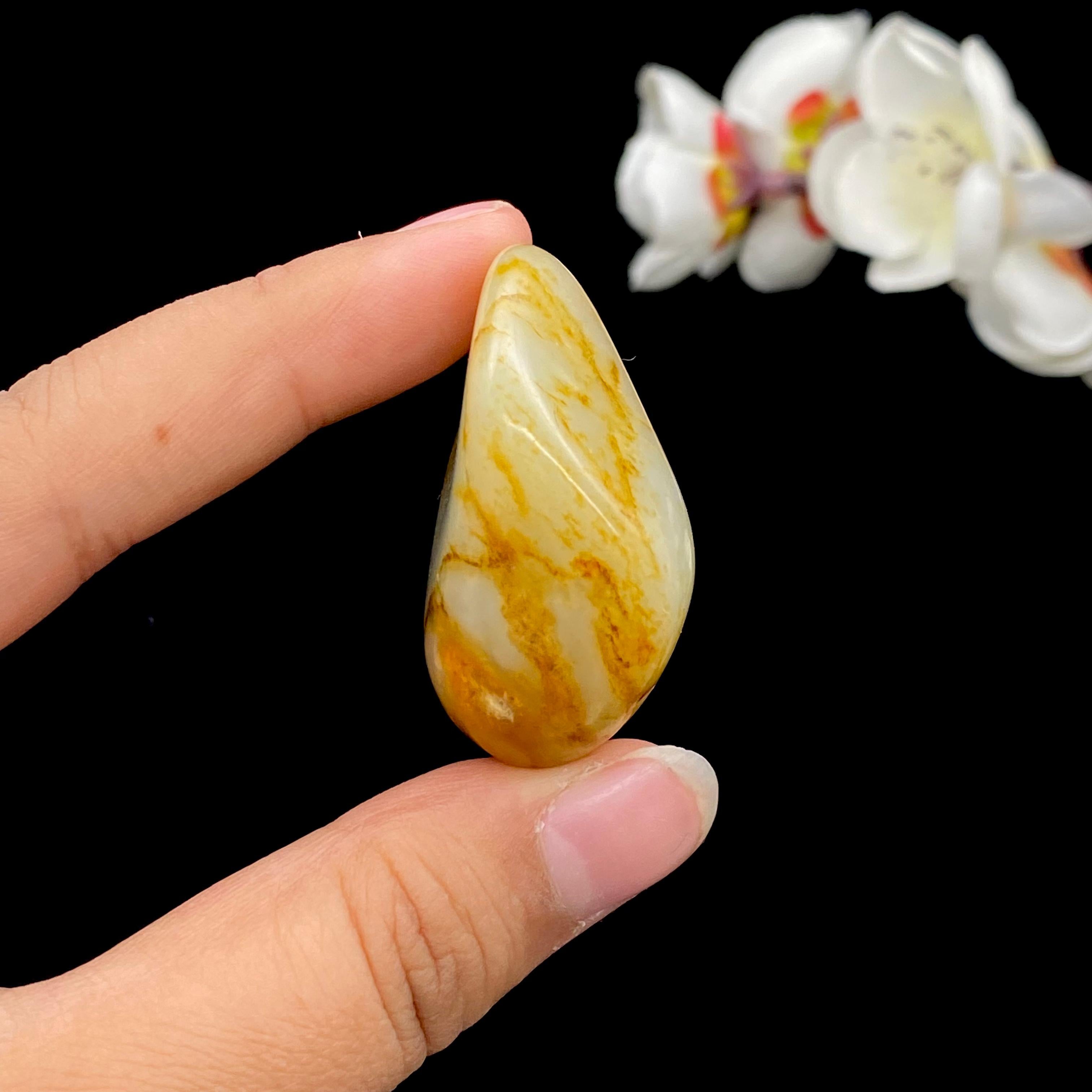 和田玉聚红皮籽料原石（36.5g）