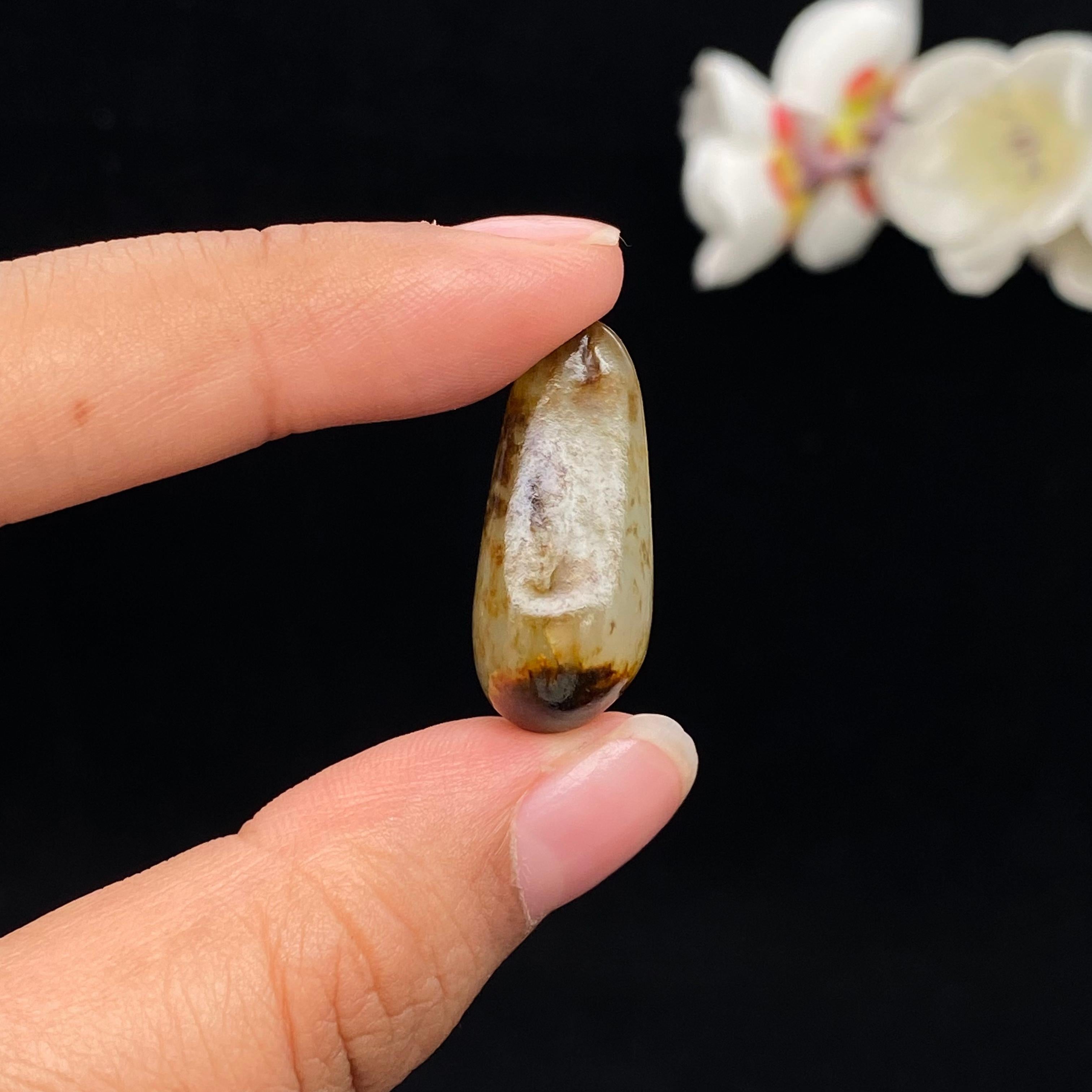 和田玉黑黄皮籽料吊坠籽（6.8g）