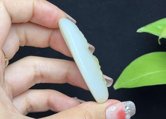 新疆和田玉且末糖羊脂玉观音佛吉祥如意（27.6g）
