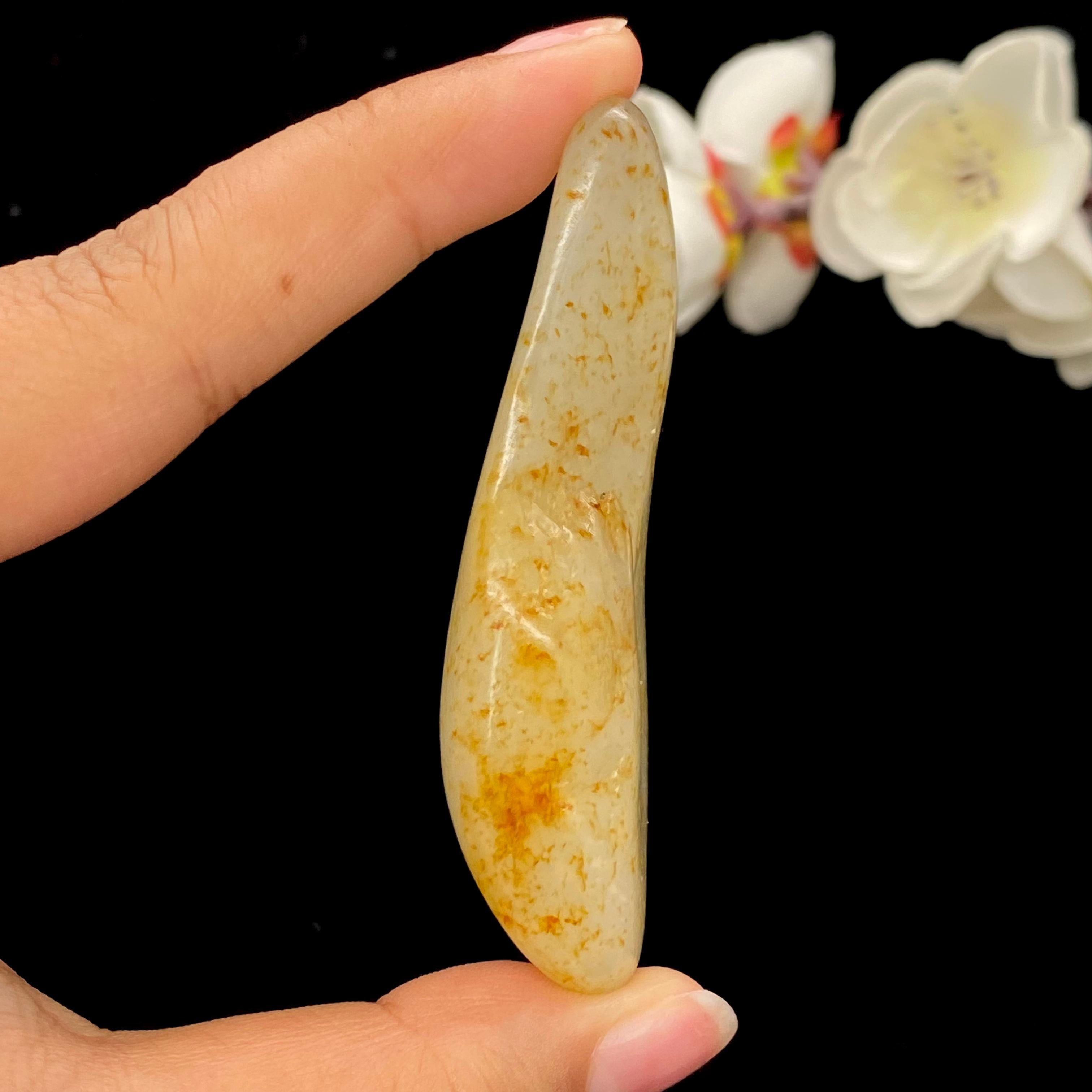 和田玉洒金皮籽料手把件（63.4g）