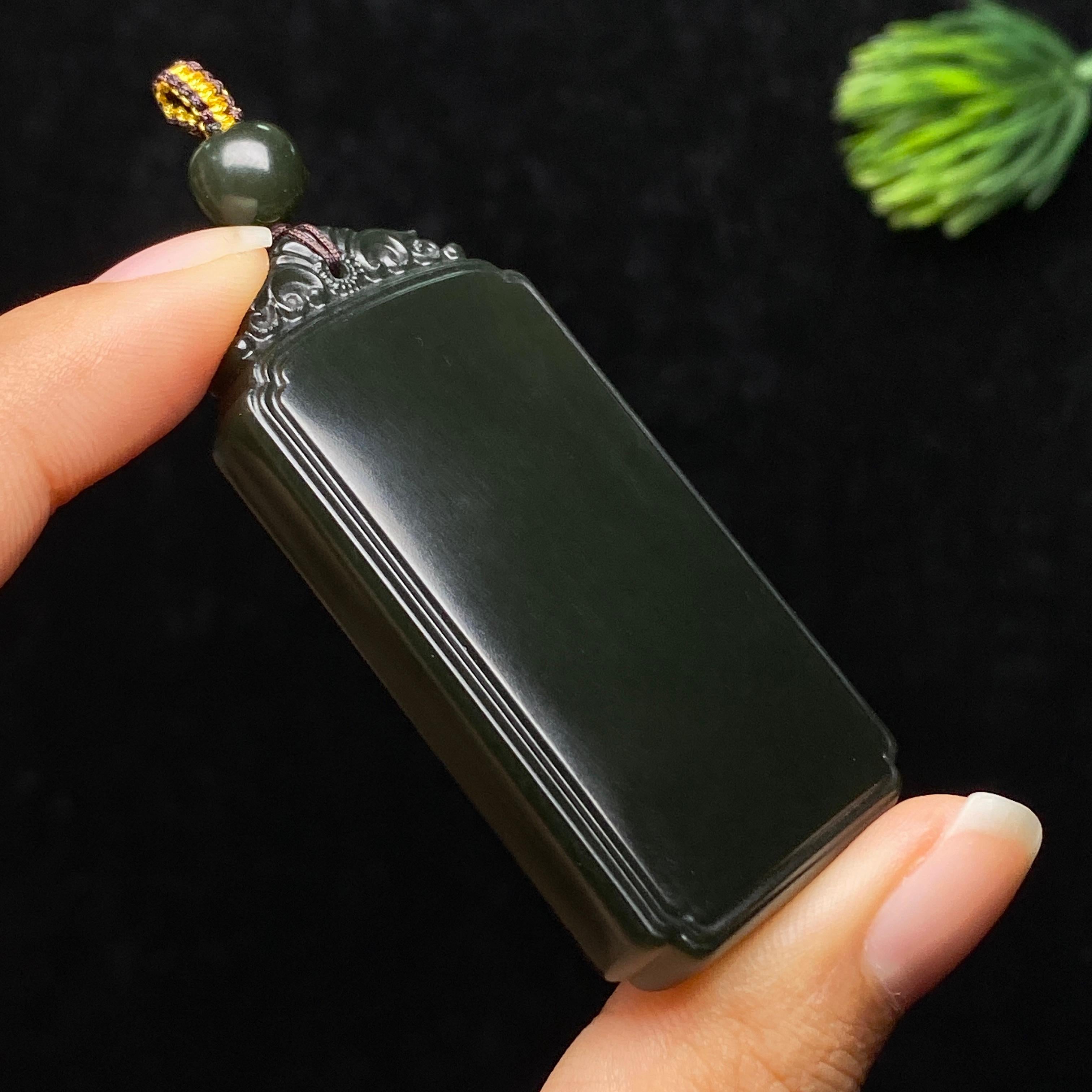 和田玉籽料黑青无事牌（38.6g）
