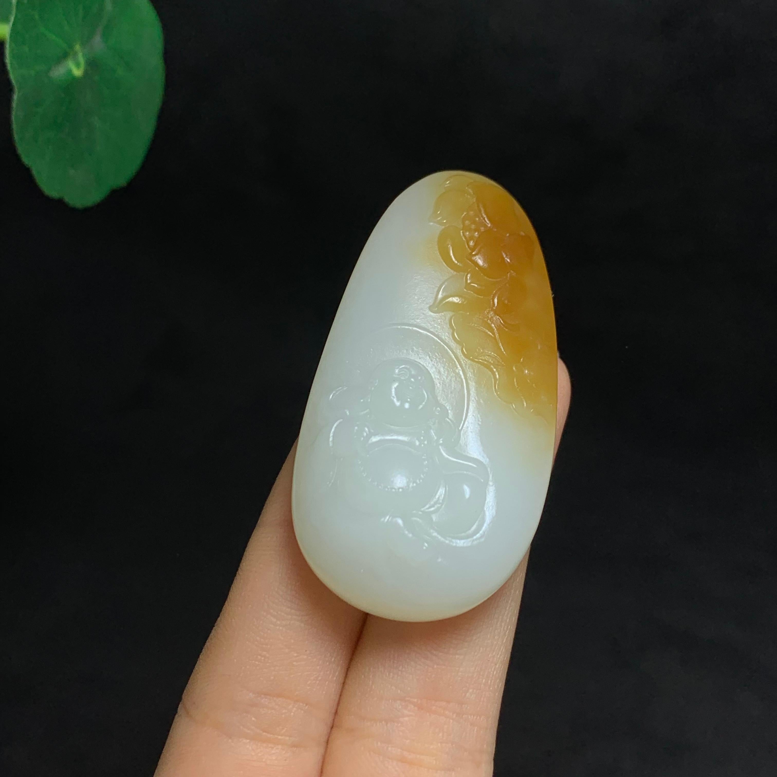 新疆且末金山糖白玉佛公（30.8g）