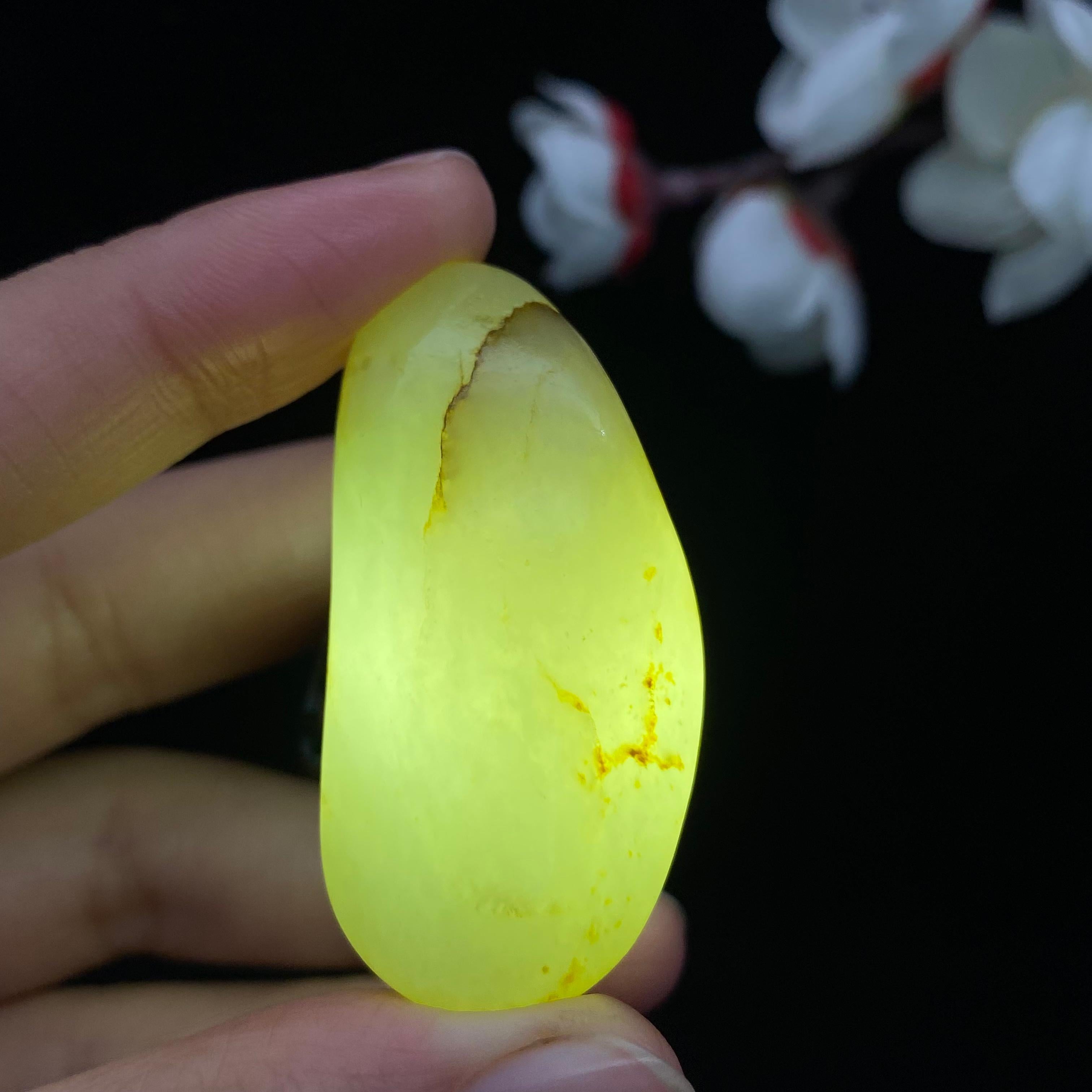 【超值推荐】和田玉黄皮籽料原石（24.1g）