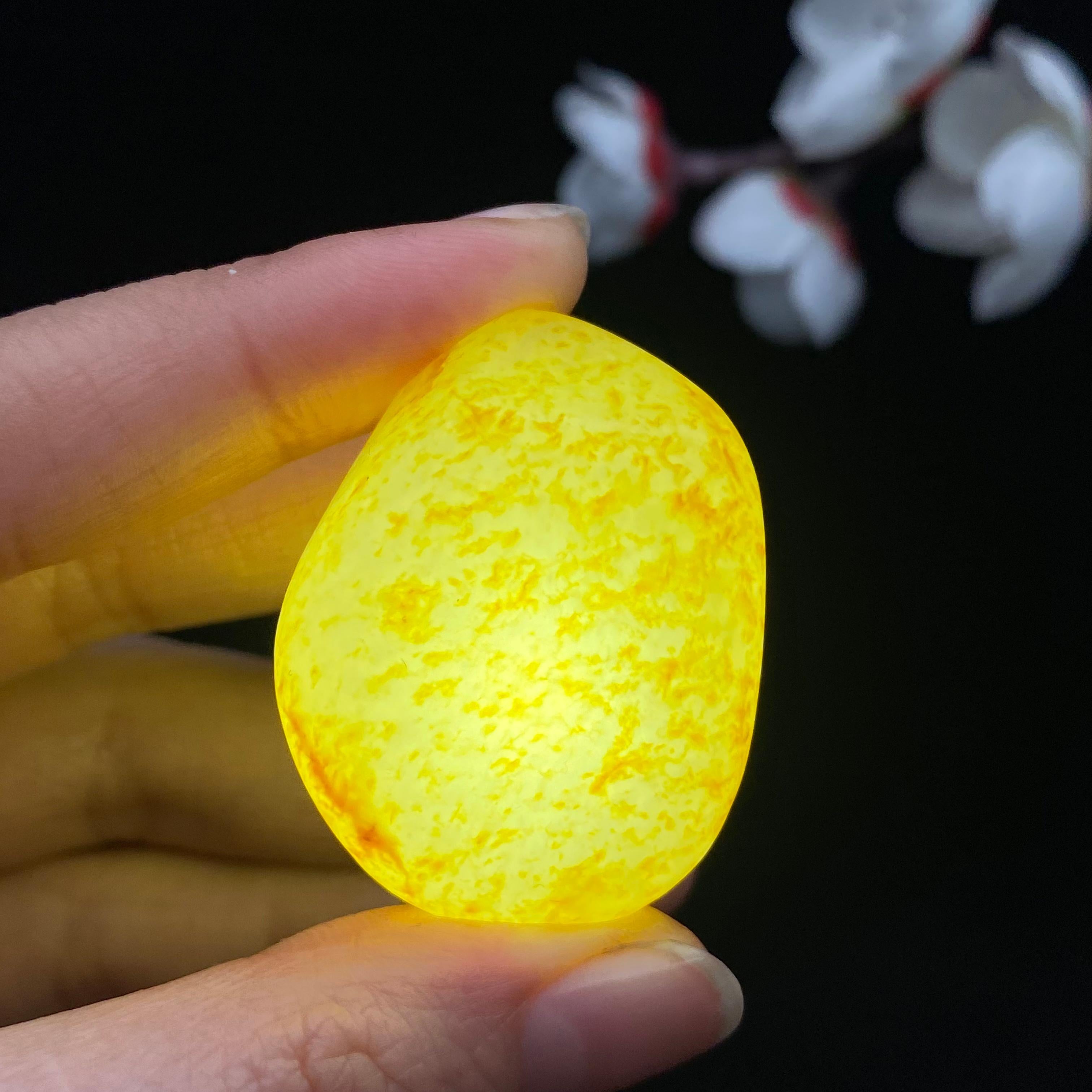 和田玉满洒金皮籽料（28.5g）