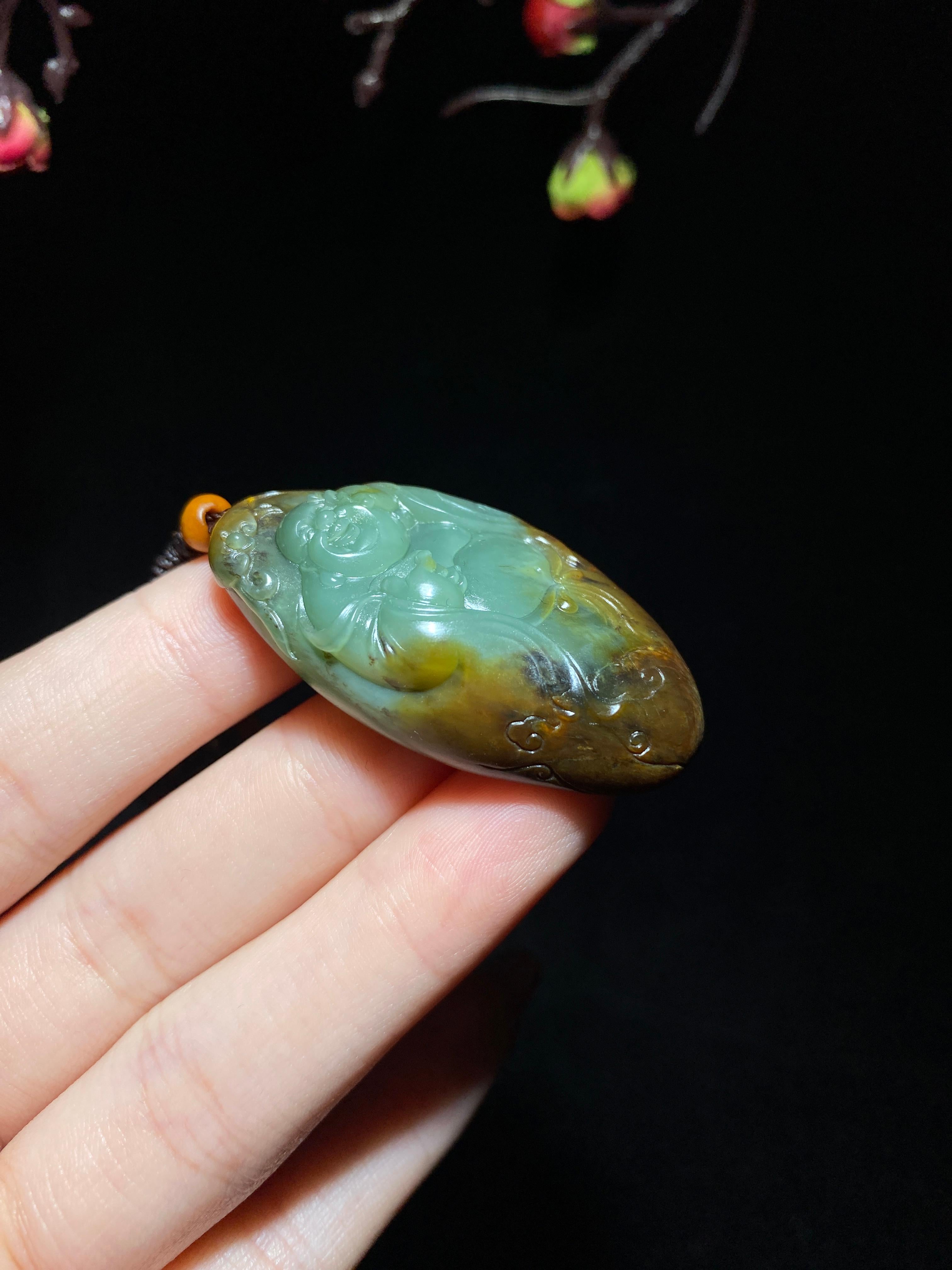 和田玉籽料沙枣青佛公挂件（23.2g）