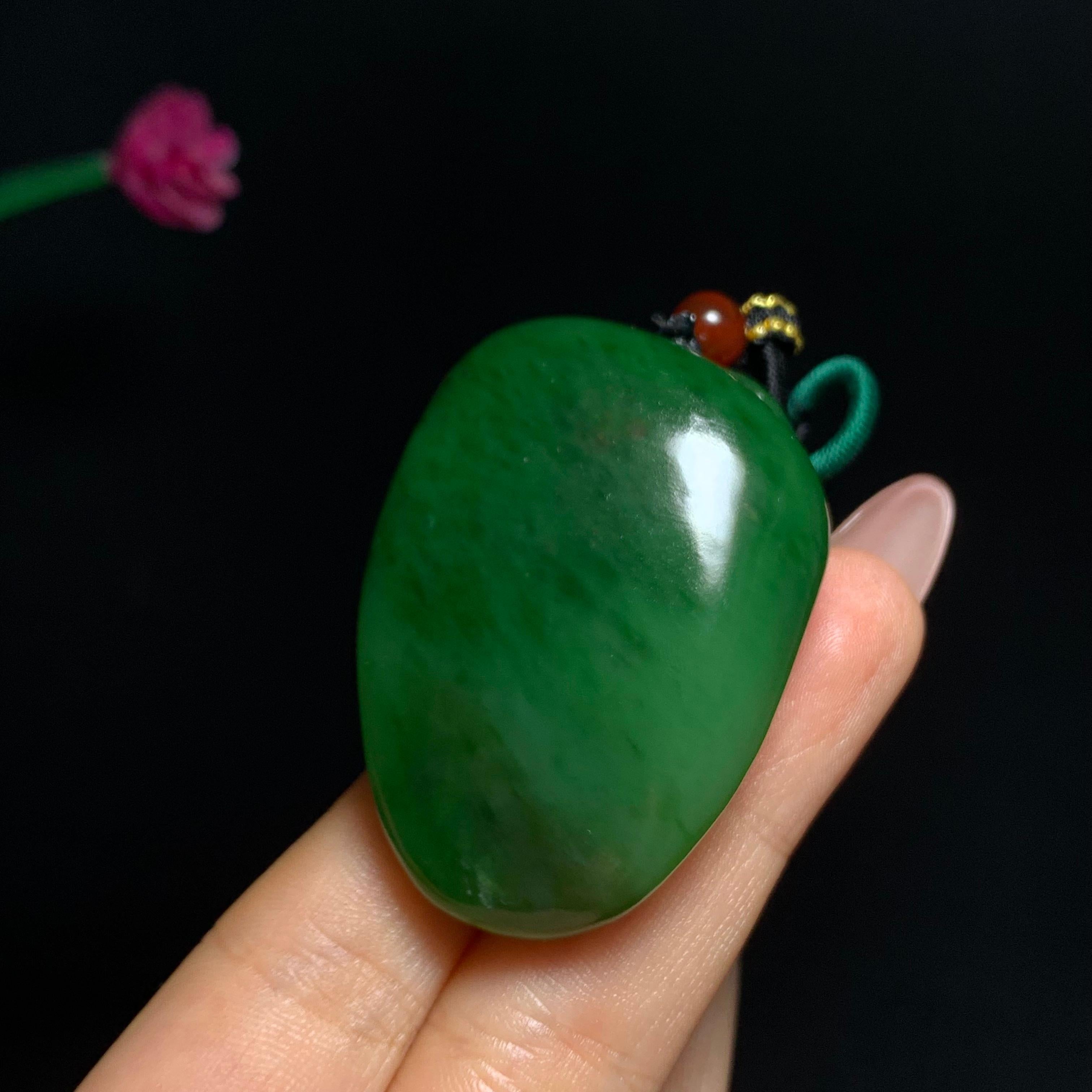 高品质和田玉碧玉菠菜绿守护（44.7g）