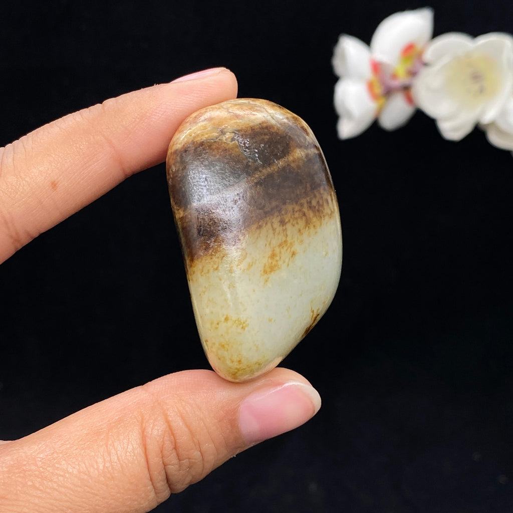 和田玉秋梨皮青花底籽料手把件（95.8g）