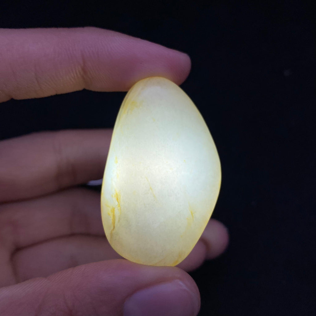 【超值推荐】和田玉黄皮籽料原石（22.4g）