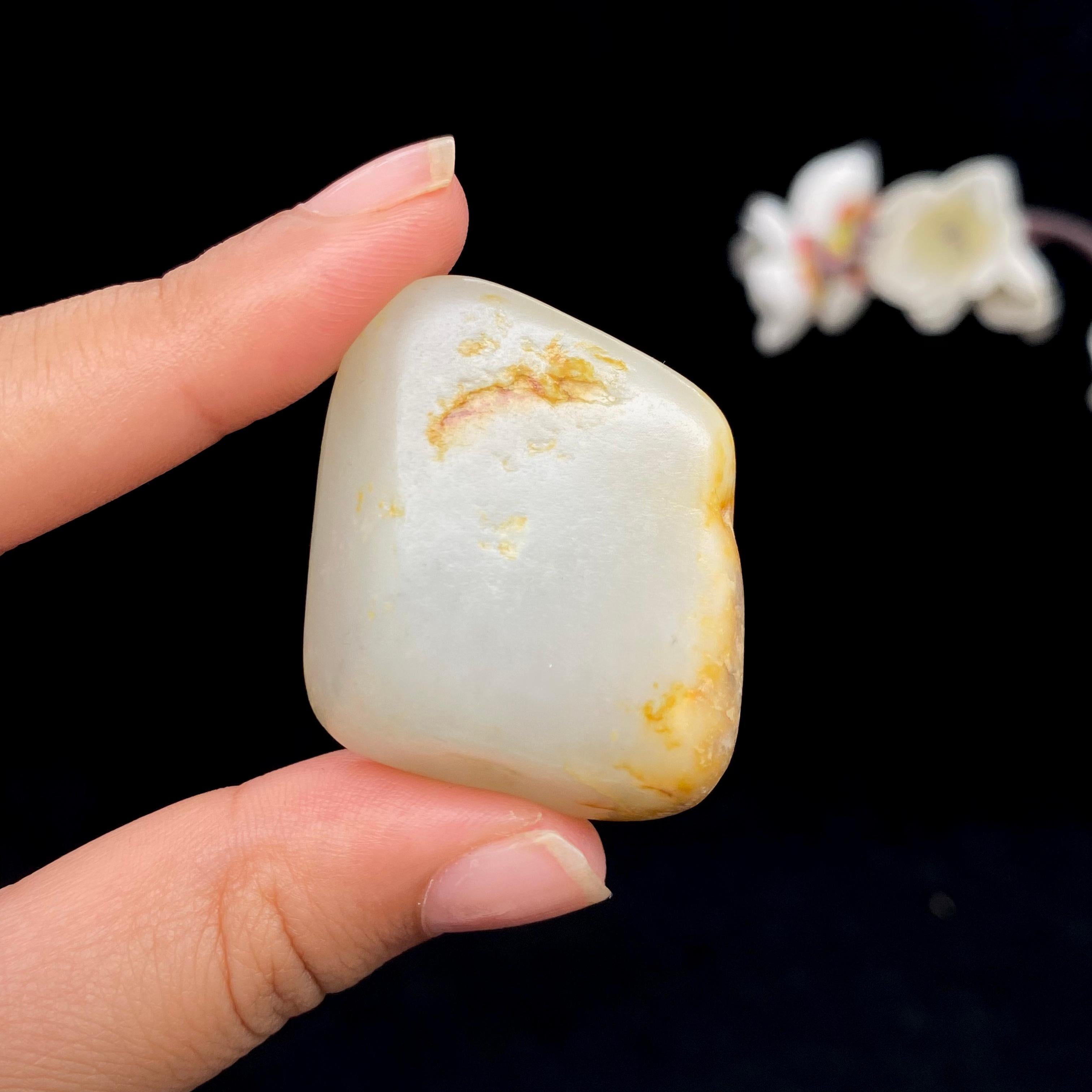 和田玉白玉带黄皮籽料挂件（32.8g）