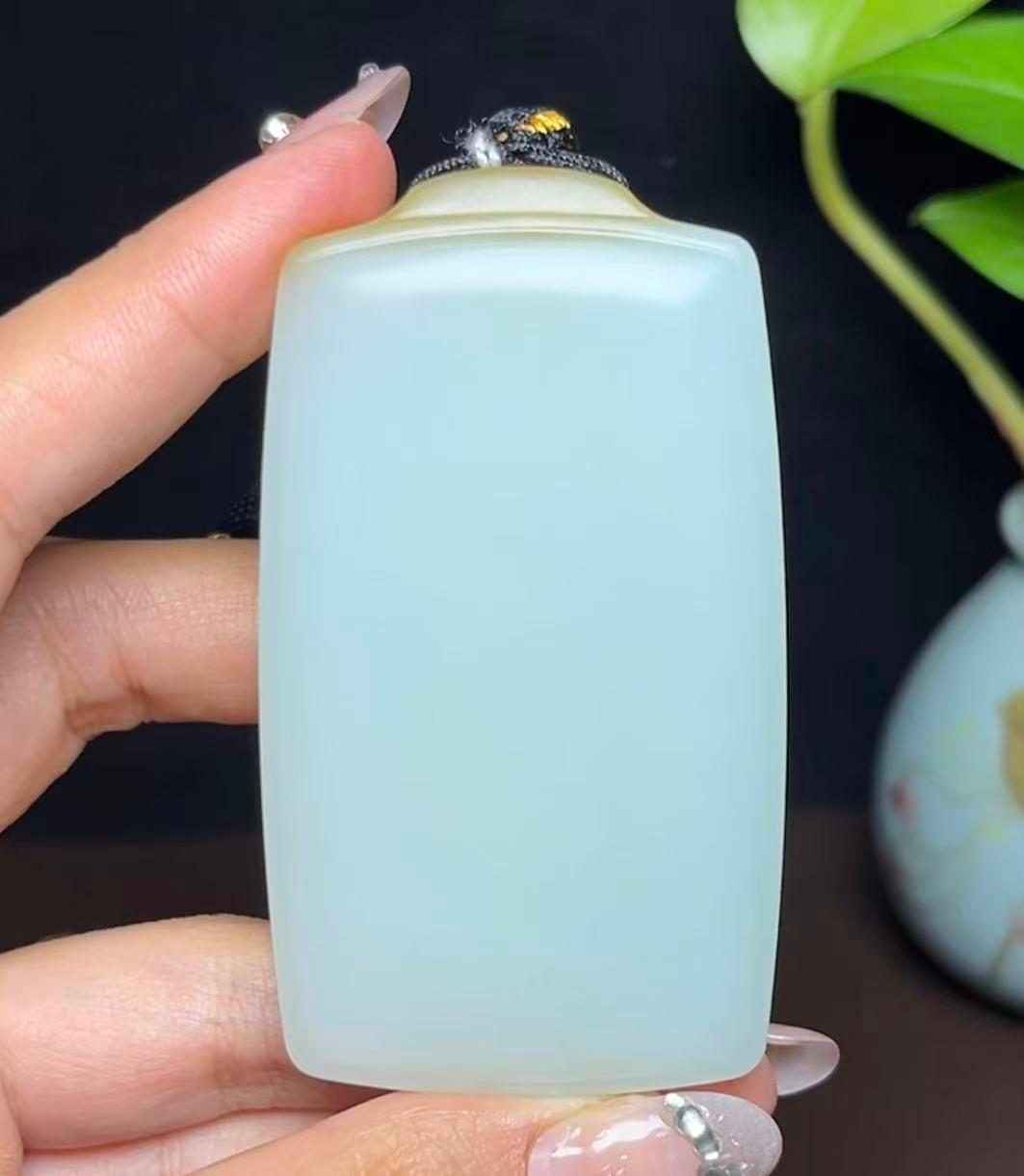 新疆和田玉且末糖羊脂玉平安无事牌（90.5g）