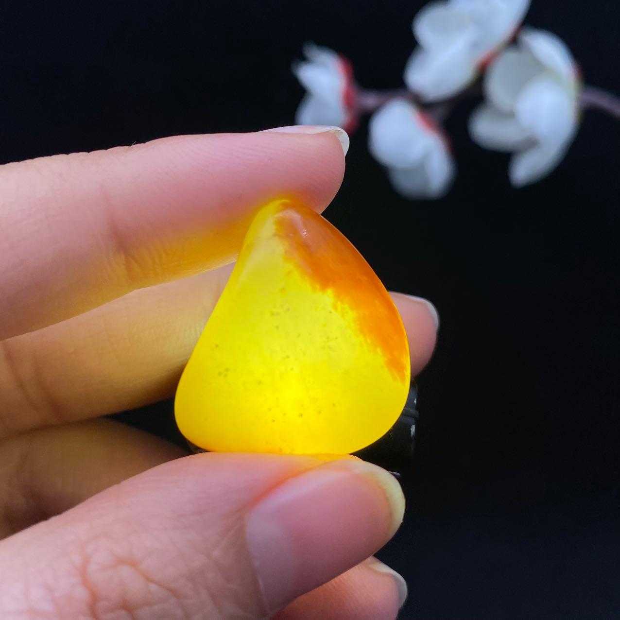 和田玉聚黄皮籽料吊坠籽（8.1g）