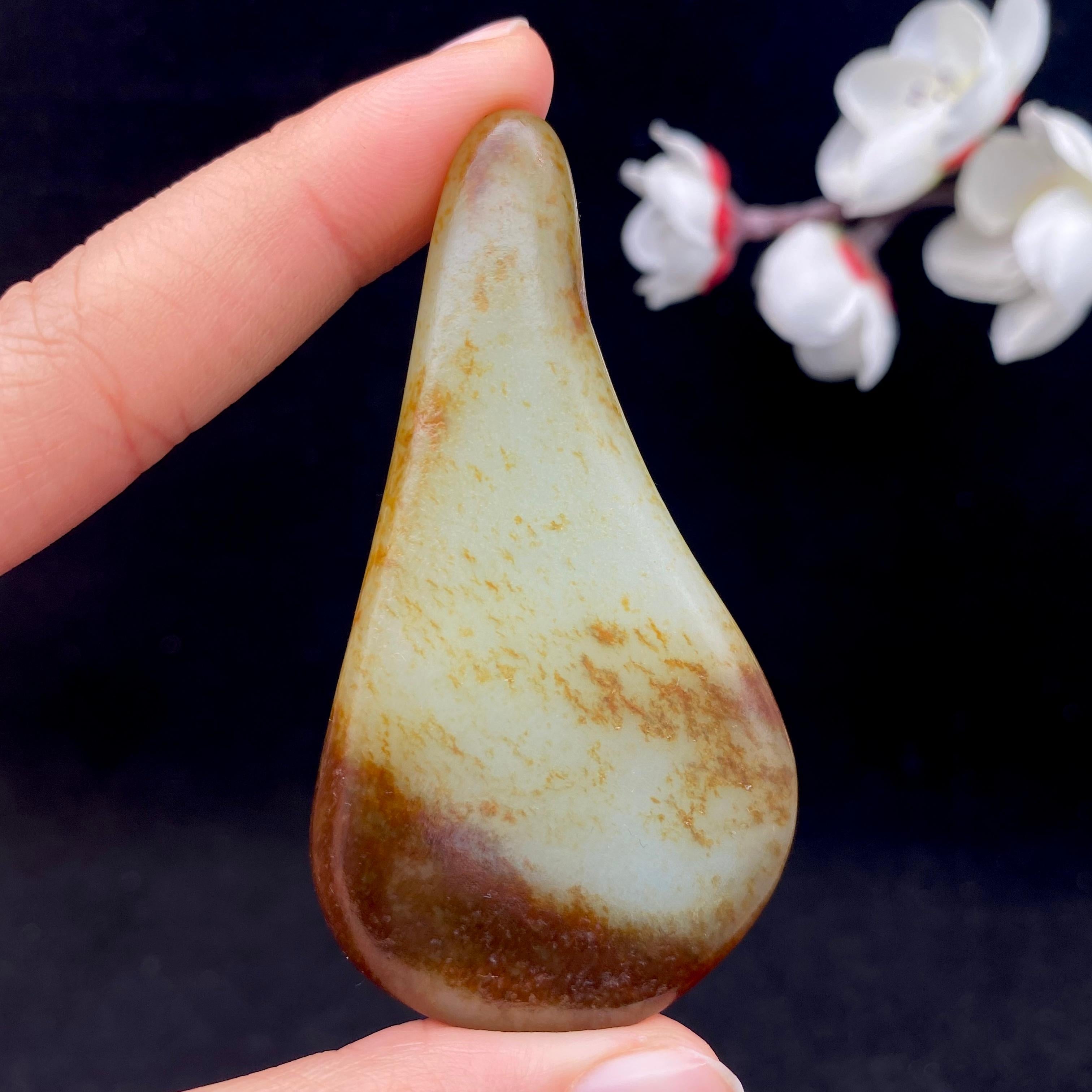 和田玉聚红皮籽料挂件（43.8g）