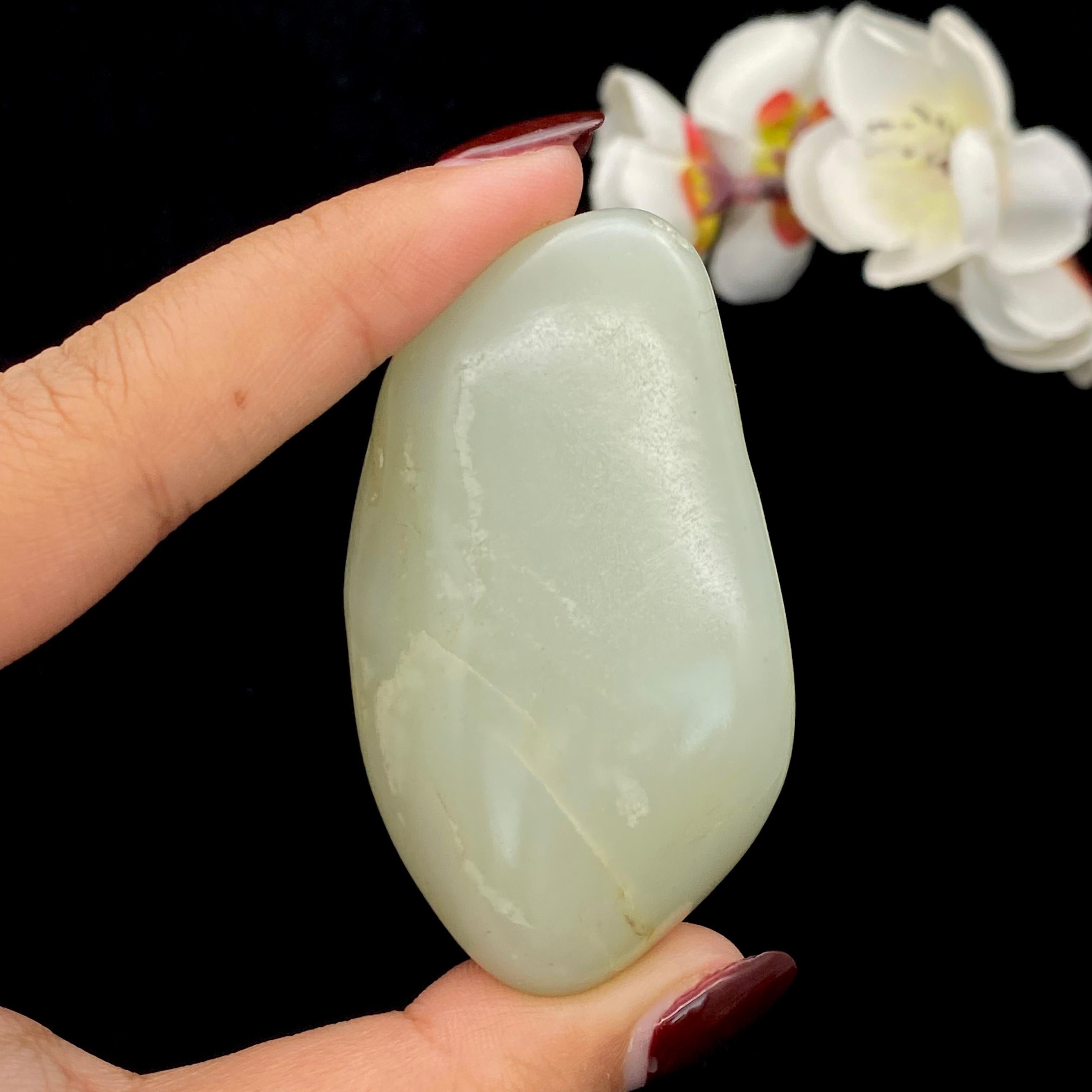 和田玉-青白玉籽料手把件（61g） – 厚德载玉