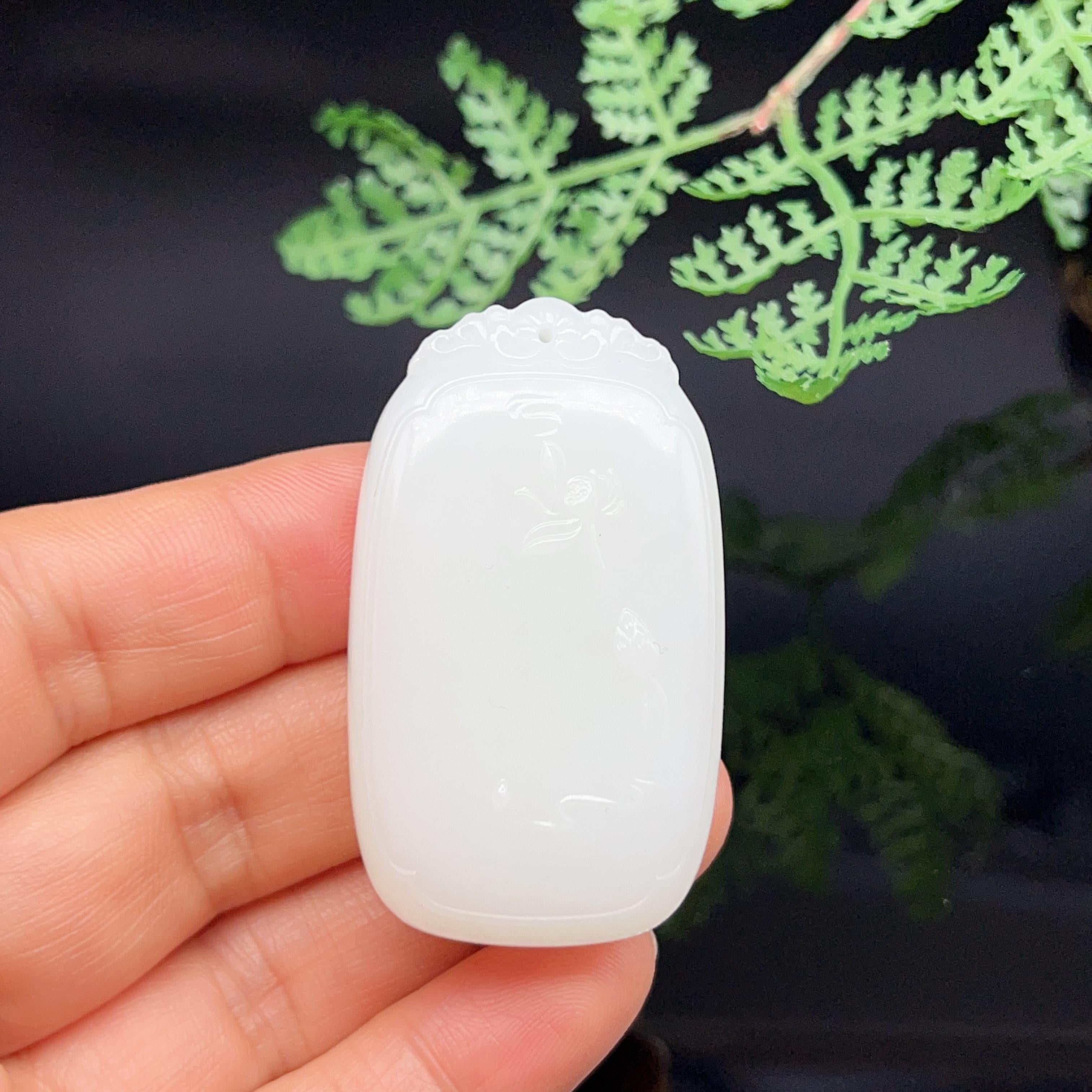 和田玉羊脂白玉牌头莲花无事牌（38.1g）