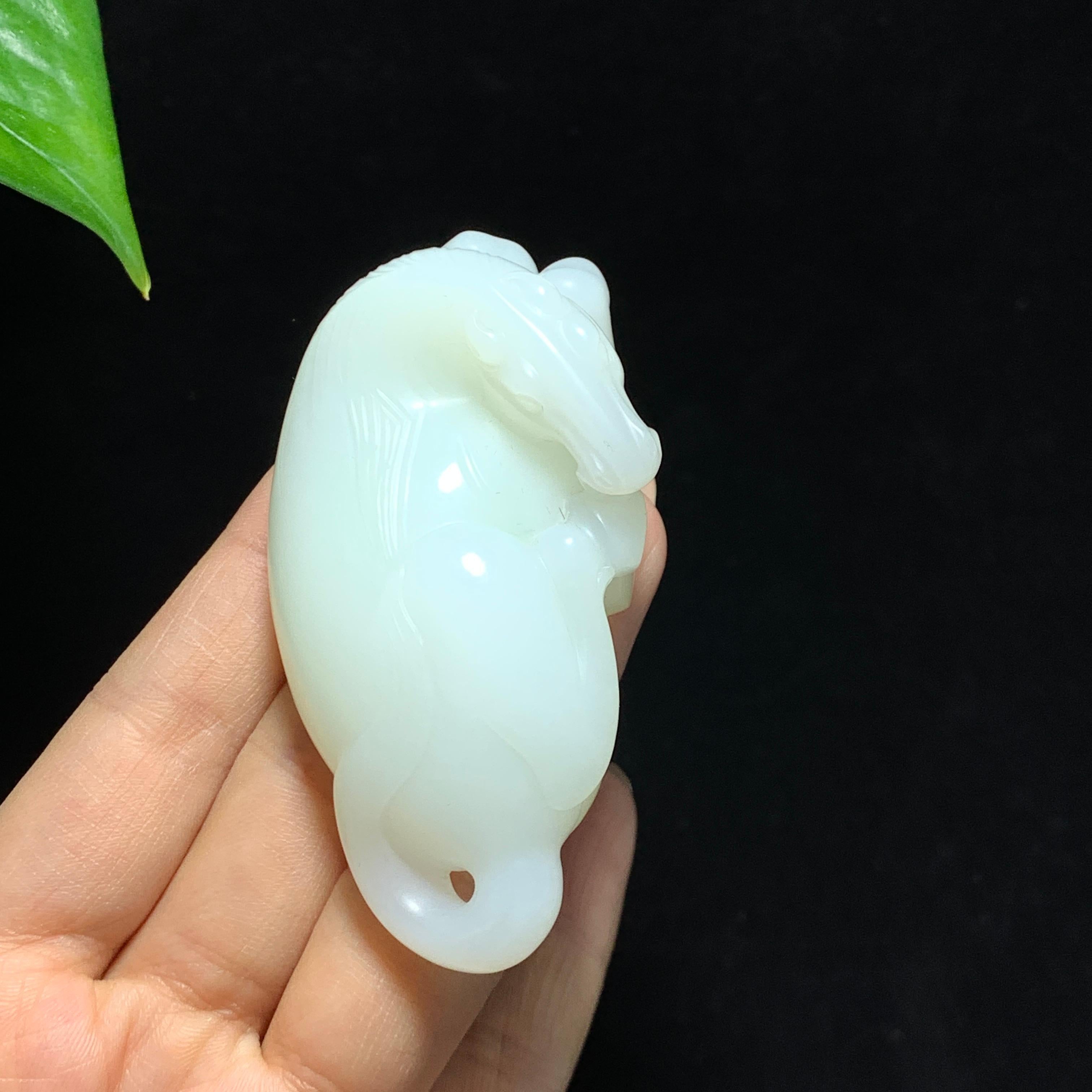 和田山料白玉生肖马手把件（91.2g）